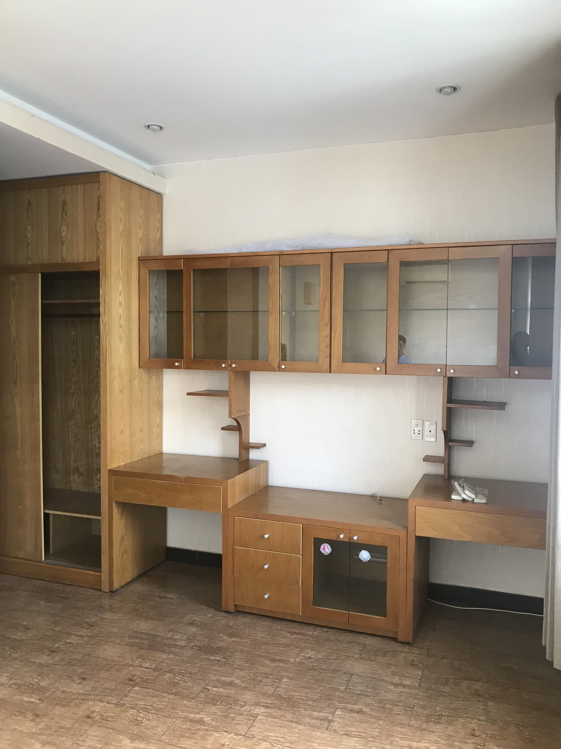 Cho thuê nhà phố vườn Hưng Thái- Khu compound Phú Mỹ Hưng. Diện tích: 7x18m, 4 phòng ngủ, nhà trống. Nội thất cơ bản, thcish hợp vừa ở vừa làm văn phòng. Giá chỉ: 35tr/ tháng. Anh chị xem nhà liên hệ: hotline Ngọc Thư ( zalo, viber) - 4534