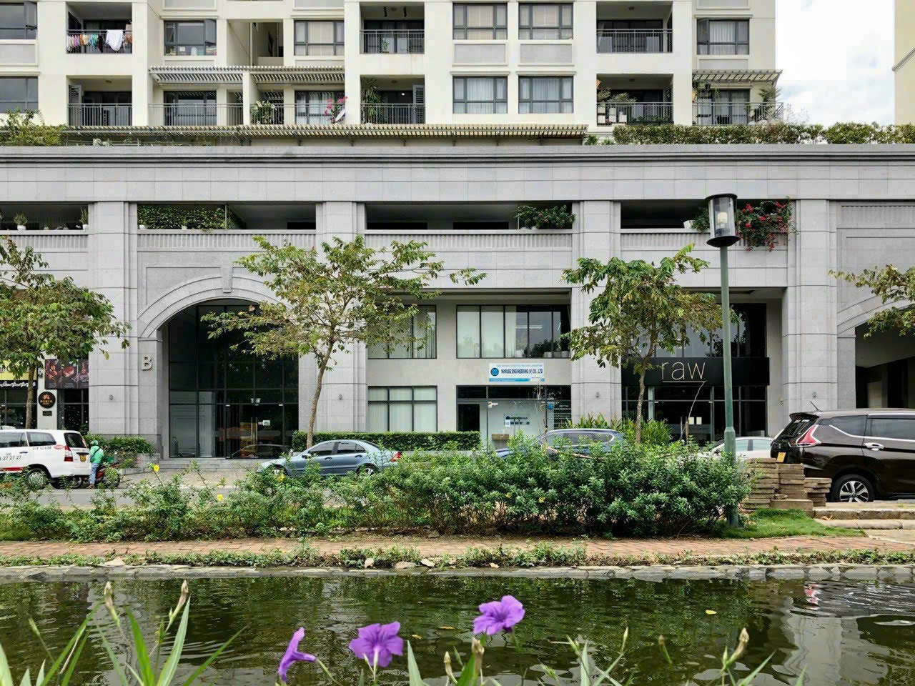 Bán Shophouse Nam Phúc - Phú Mỹ Hưng, MT Công viên 2hecta - Kết nối với khu Midtown, Cảnh Viên, đối diện công viên Nam Viên, trung tâm của khu Nam PMH. Dự án chỉ có 8 căn shop với thiết kế thuộc hàng đẹp nhất Phú Mỹ Hưng. Liên hệ: hotline Em Thành Luân