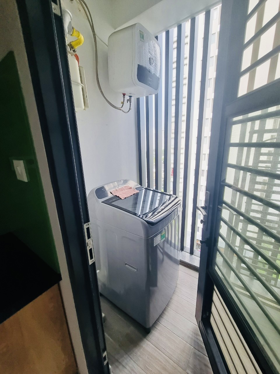 Cho thuê căn hộ Hưng Phúc Premier - Phú Mỹ Hưng. Diện tích 83m , căn góc , 2 phòng ngủ, 2 wc. View biệt thự không bị ồn, có ô đậu xe riêng. Giá chỉ: 21 triệu/ tháng. Anh chị xem nhà liên hệ: hotline Ngọc Thư ( zalo, viber) - 4565