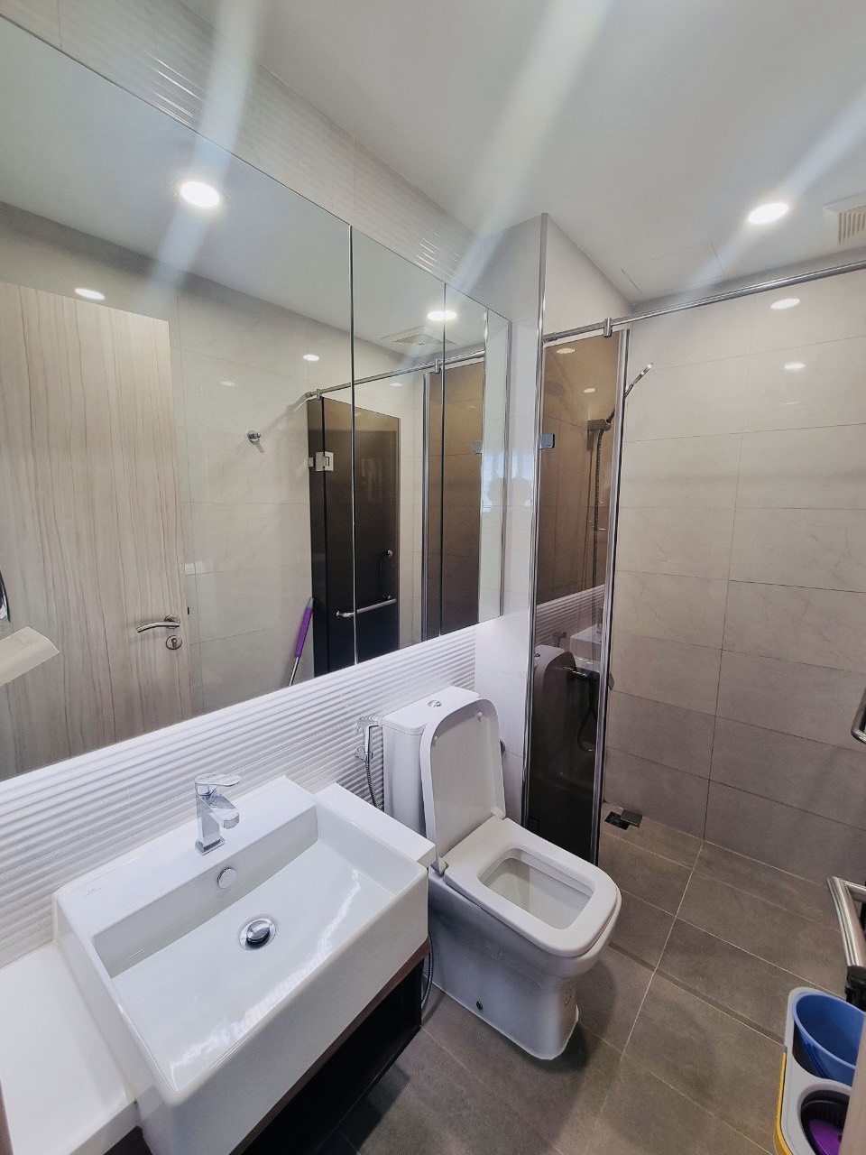 Cho thuê căn hộ Hưng Phúc Premier - Phú Mỹ Hưng. Diện tích 83m , căn góc , 2 phòng ngủ, 2 wc. View biệt thự không bị ồn, có ô đậu xe riêng. Giá chỉ: 21 triệu/ tháng. Anh chị xem nhà liên hệ: hotline Ngọc Thư ( zalo, viber) - 4566