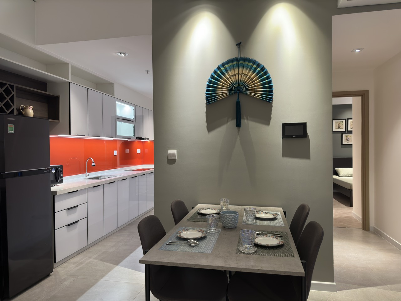 Cần cho thuê căn hộ cao cấp Antonia - Phú Mỹ Hưng. Diện tích: 81m, nội thất đầy đủ, 2 phòng ngủ, nhà mới thiết kế chưa ai ở, Giá chỉ: 24 triệu/ tháng . Khách xem nhà liên hệ: hotline Ngọc Thư - 4668