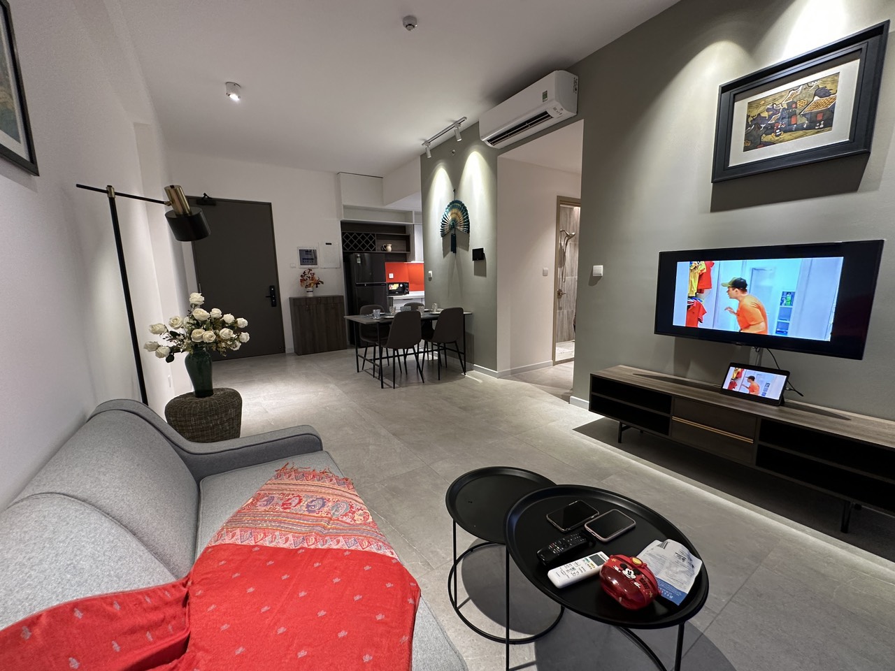 Cần cho thuê căn hộ cao cấp Antonia - Phú Mỹ Hưng. Diện tích: 81m, nội thất đầy đủ, 2 phòng ngủ, nhà mới thiết kế chưa ai ở, Giá chỉ: 24 triệu/ tháng . Khách xem nhà liên hệ: hotline Ngọc Thư - 4666