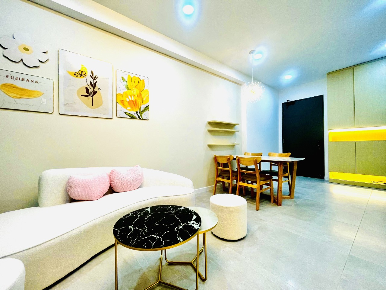 Cần cho thuê căn hộ cao cấp Antonia - Phú Mỹ Hưng. Diện tích: 87m, nội thất đầy đủ, 2 phòng ngủ, nhà mới thiết kế chưa ai ở, Giá chỉ: 25 triệu/ tháng . Khách xem nhà liên hệ: hotline Ngọc Thư - 4718