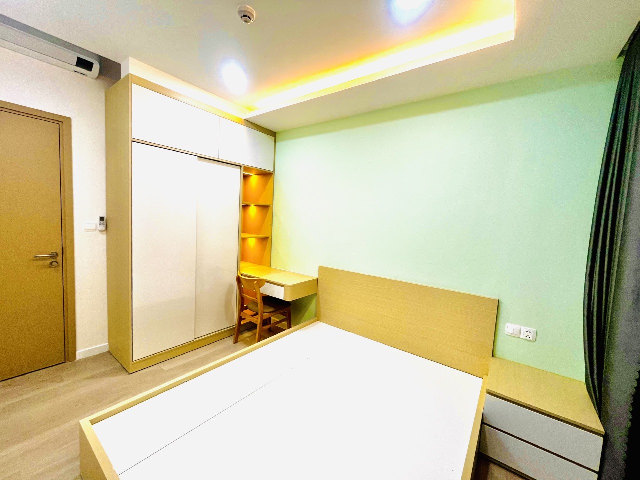 Cần cho thuê căn hộ cao cấp Antonia - Phú Mỹ Hưng. Diện tích: 87m, nội thất đầy đủ, 2 phòng ngủ, nhà mới thiết kế chưa ai ở, Giá chỉ: 25 triệu/ tháng . Khách xem nhà liên hệ: hotline Ngọc Thư - 4724