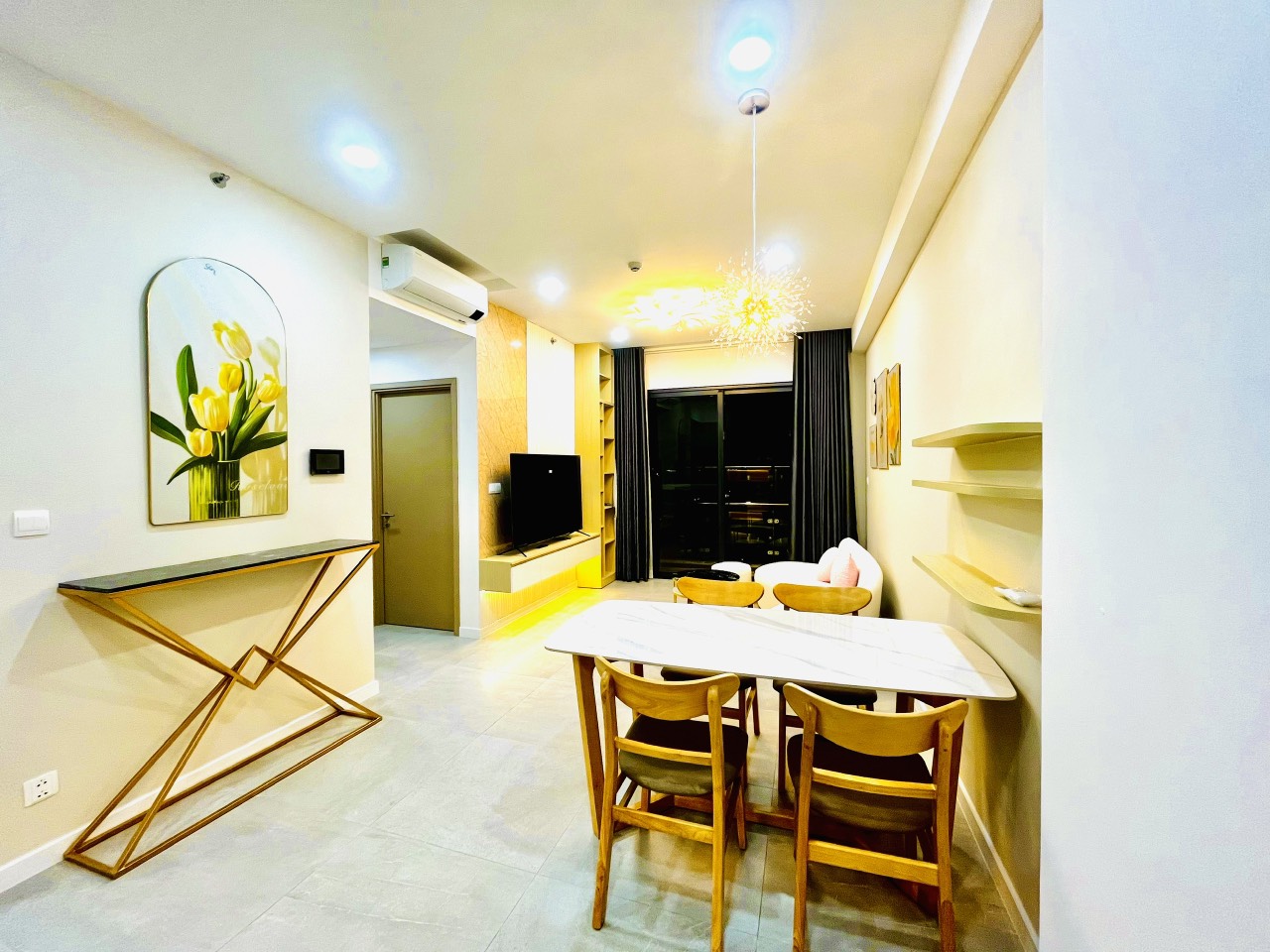 Cần cho thuê căn hộ cao cấp Antonia - Phú Mỹ Hưng. Diện tích: 87m, nội thất đầy đủ, 2 phòng ngủ, nhà mới thiết kế chưa ai ở, Giá chỉ: 25 triệu/ tháng . Khách xem nhà liên hệ: hotline Ngọc Thư - 4721