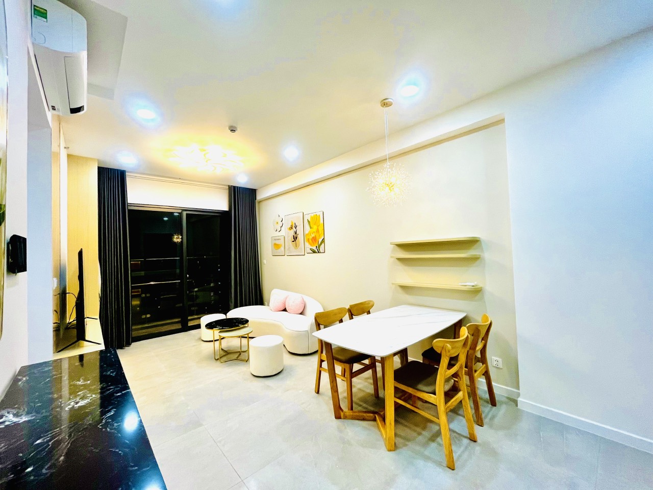 Cần cho thuê căn hộ cao cấp Antonia - Phú Mỹ Hưng. Diện tích: 87m, nội thất đầy đủ, 2 phòng ngủ, nhà mới thiết kế chưa ai ở, Giá chỉ: 25 triệu/ tháng . Khách xem nhà liên hệ: hotline Ngọc Thư - 4722