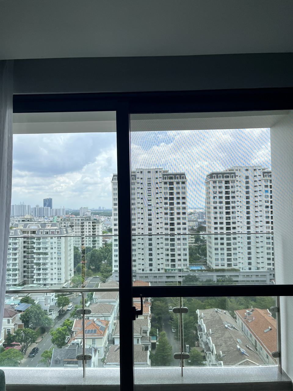 Cần cho thuê căn hộ cao cấp Antonia - Phú Mỹ Hưng. Diện tích: 81,56m, nội thất đầy đủ, 2 phòng ngủ, view biệt thự không bị ồn, nhà mới thiết kế chưa ai ở, Giá chỉ: 25 triệu/ tháng . Khách xem nhà liên hệ: hotline Ngọc Thư - 4779
