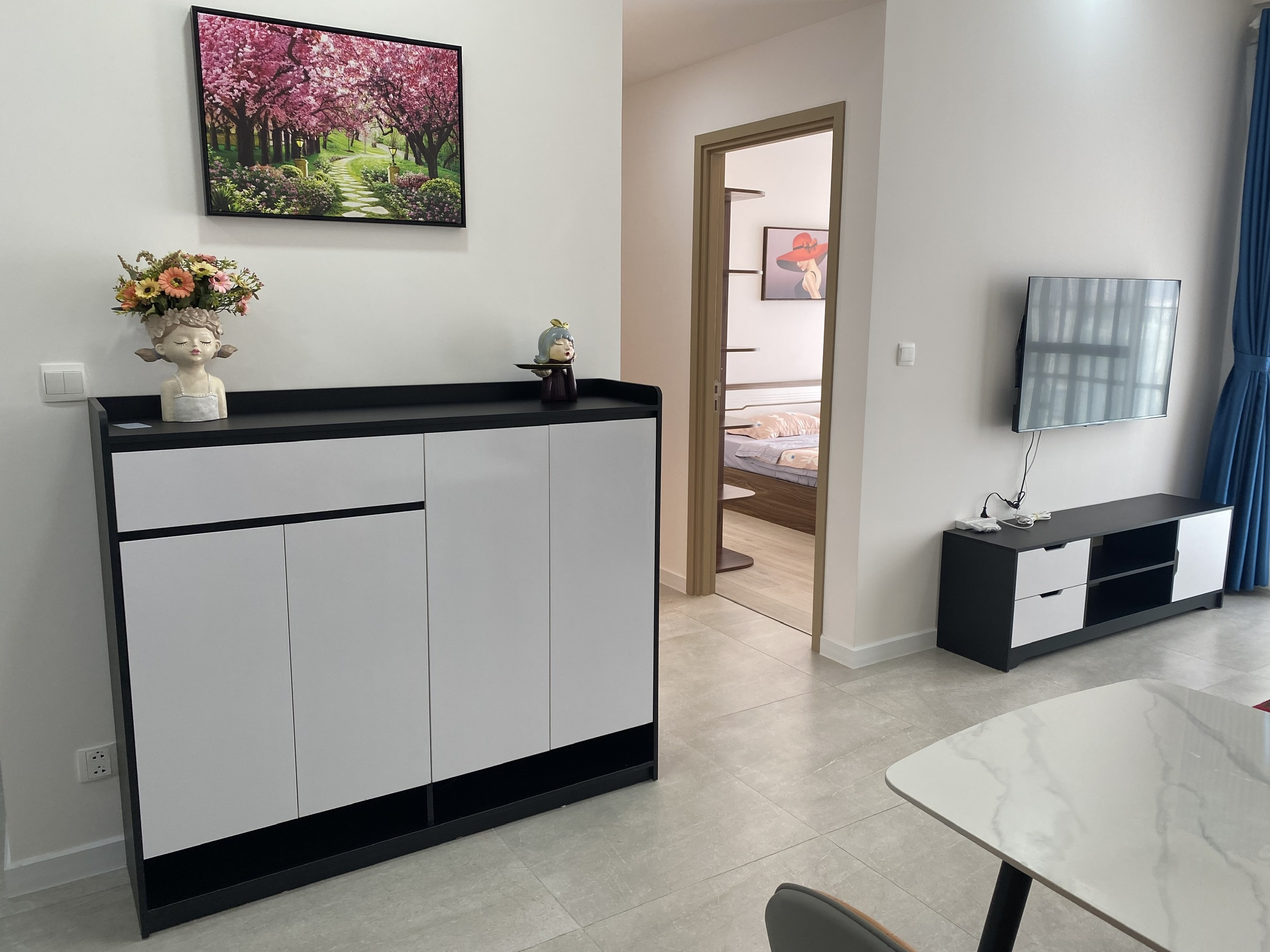 Cần cho thuê căn hộ cao cấp Antonia - Phú Mỹ Hưng. Diện tích: 80m, nội thất đầy đủ, 2 phòng ngủ, nhà mới thiết kế chưa ai ở, Giá chỉ: 26 triệu/ tháng . Khách xem nhà liên hệ: hotline Ngọc Thư ( zalo, viber) - 4807