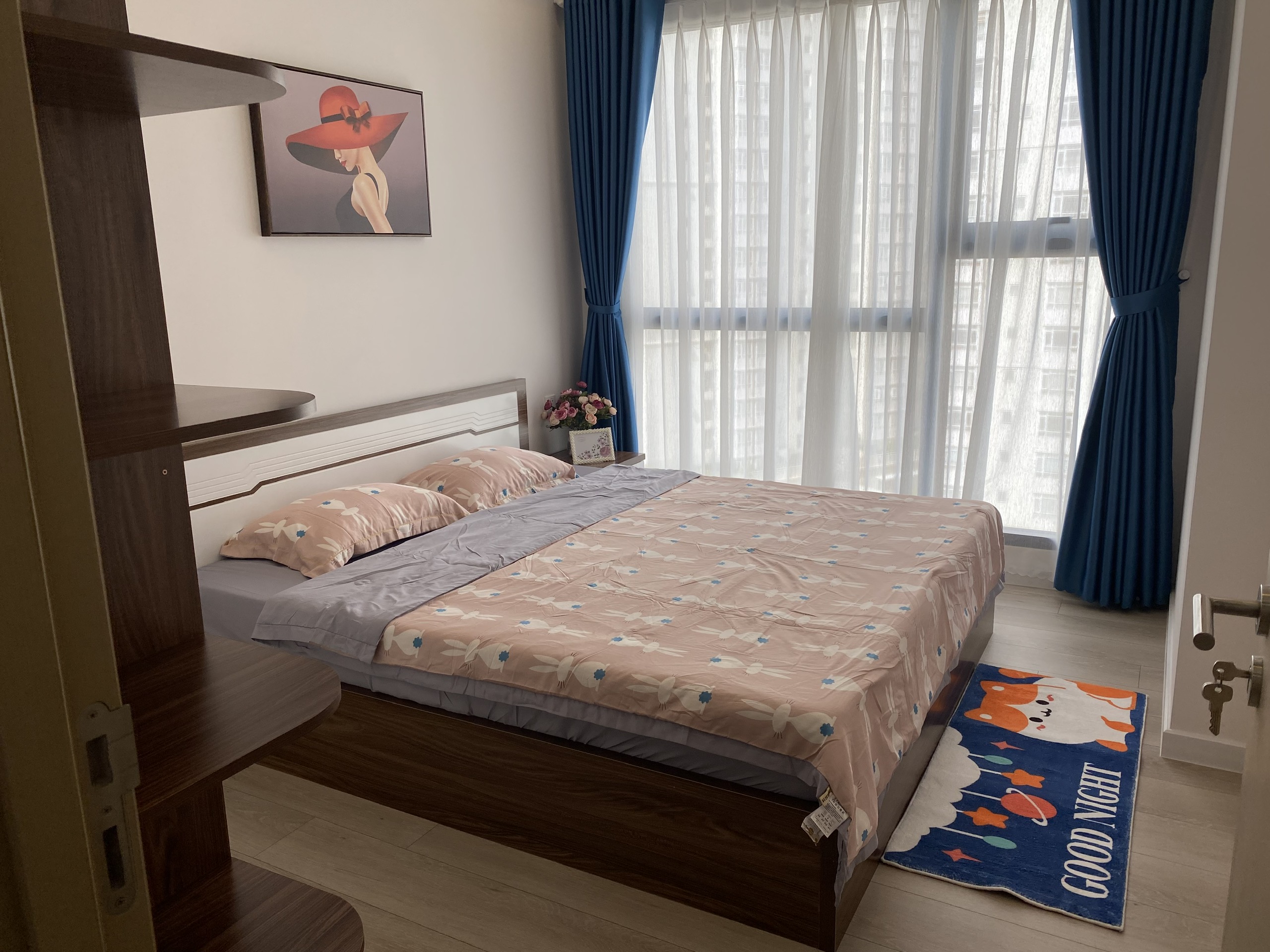 Cần cho thuê căn hộ cao cấp Antonia - Phú Mỹ Hưng. Diện tích: 80m, nội thất đầy đủ, 2 phòng ngủ, nhà mới thiết kế chưa ai ở, Giá chỉ: 26 triệu/ tháng . Khách xem nhà liên hệ: hotline Ngọc Thư ( zalo, viber) - 4810