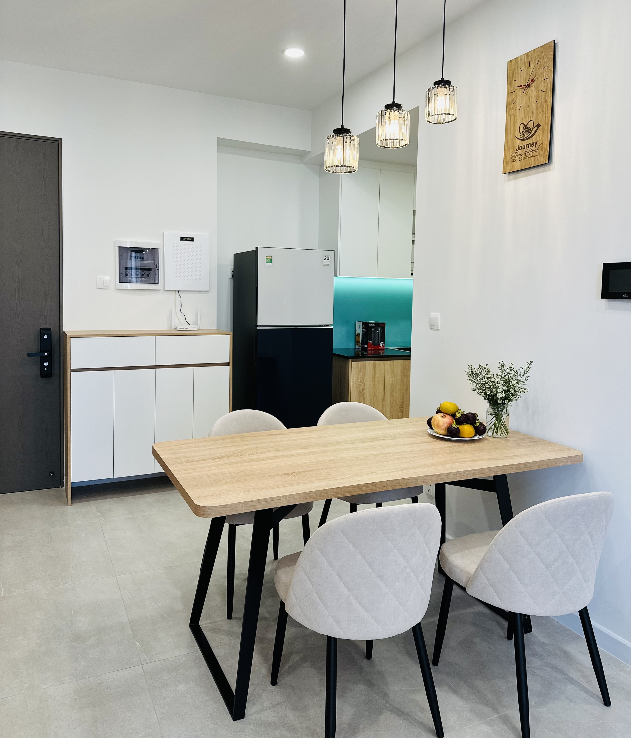 Cần cho thuê căn hộ cao cấp Antonia - Phú Mỹ Hưng. Diện tích: 81,58m, nội thất đầy đủ, 2 phòng ngủ, nhà mới thiết kế chưa ai ở, Giá chỉ: 25 triệu/ tháng . Khách xem nhà liên hệ: hotline Ngọc Thư ( zalo, viber) - 4816
