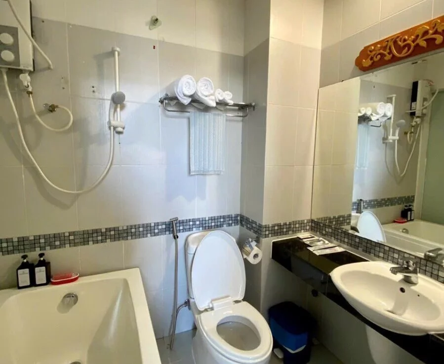 Bán khách sạn Paradise Phú Mỹ Hưng, P.Tân Phong, Q.7, DT: 18x18m, 36 phòng, Giá: 170 tỷ. LH: hotline - 4835