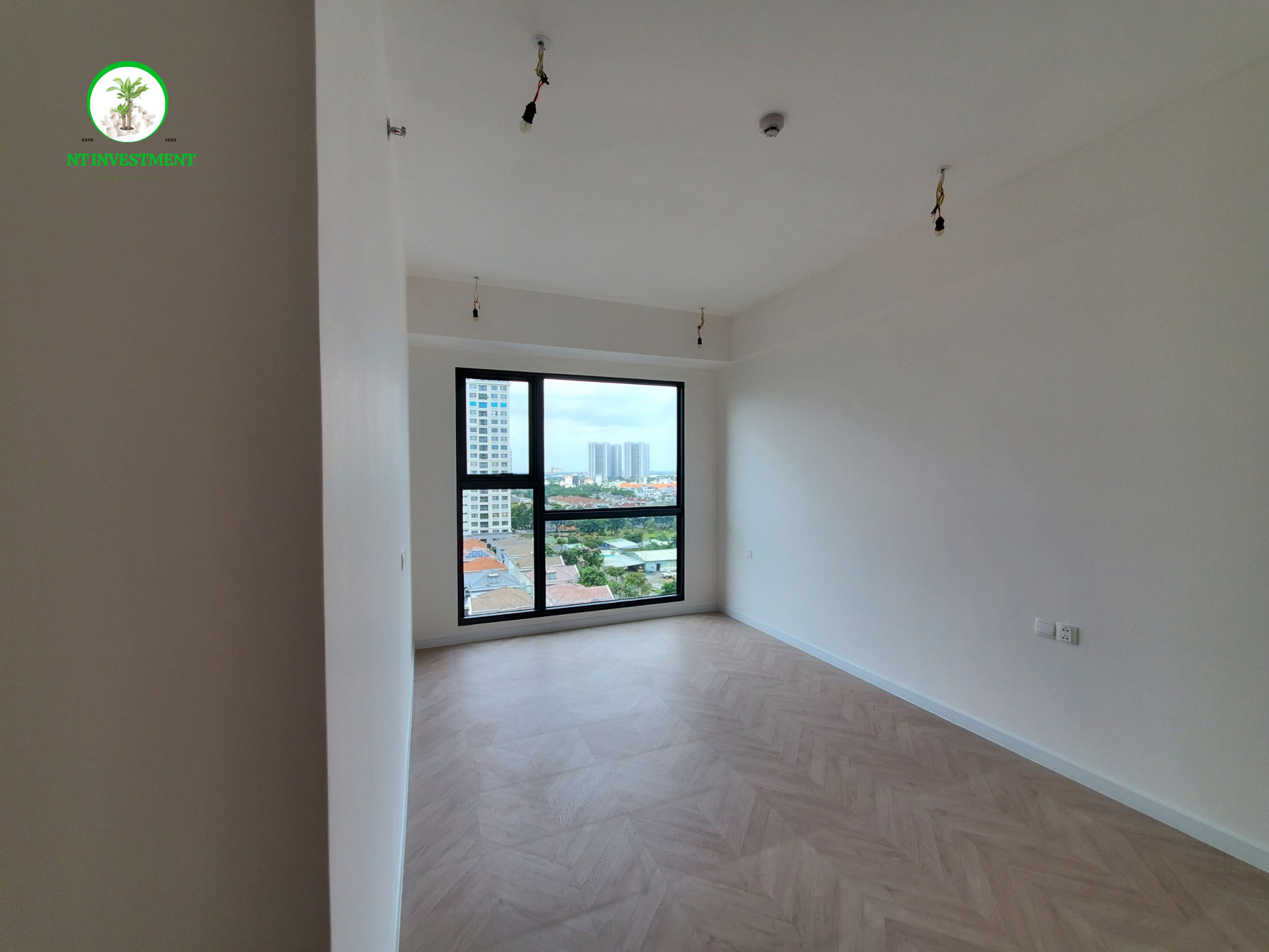 Cần tiền bán nhanh căn hộ cao cấp The Antonia- Phú Mỹ Hưng. Diện tích: 89m, nội thất cơ bản của chủ đầu tư, view biệt thự, sông sài gòn . Giá chỉ: 7,5 tỷ bao gồm ô đậu xe tầng hầm. Anh chị xem nhà liên hệ: hotline Ngọc Thư