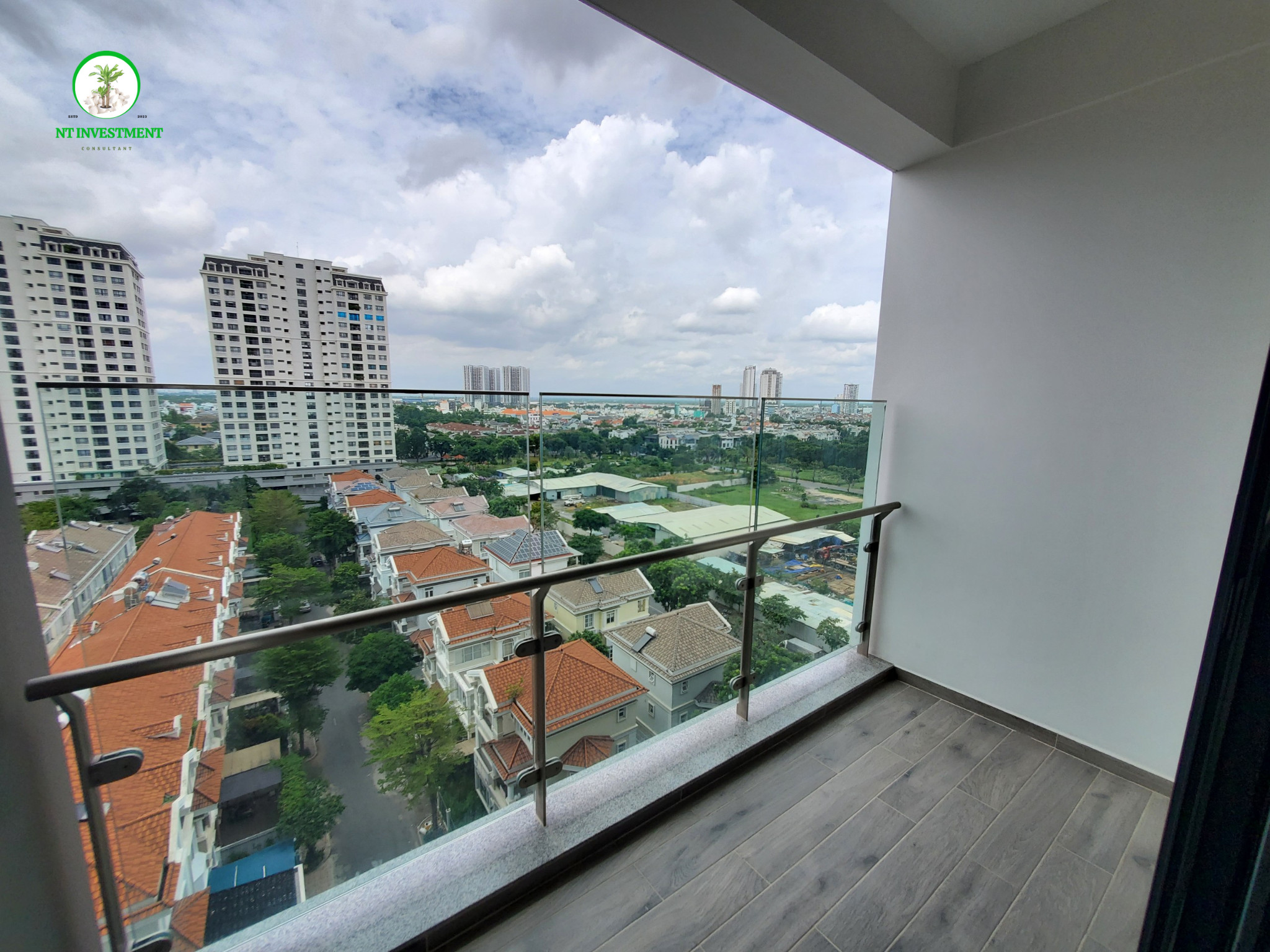 Cần tiền bán nhanh căn hộ cao cấp The Antonia- Phú Mỹ Hưng. Diện tích: 89m, nội thất cơ bản của chủ đầu tư, view biệt thự, sông sài gòn . Giá chỉ: 7,5 tỷ bao gồm ô đậu xe tầng hầm. Anh chị xem nhà liên hệ: hotline Ngọc Thư - 4866