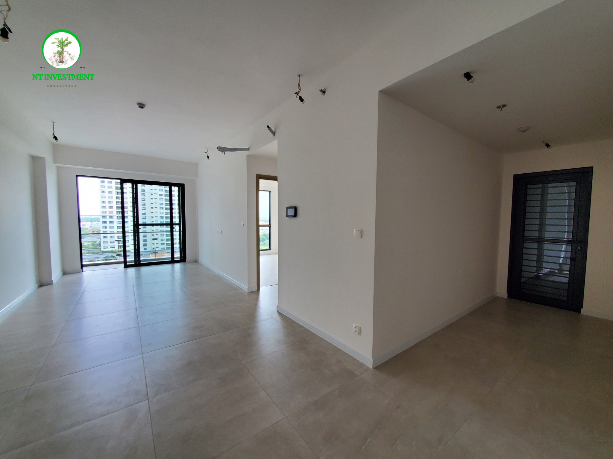 Cần tiền bán nhanh căn hộ cao cấp The Antonia- Phú Mỹ Hưng. Diện tích: 89m, nội thất cơ bản của chủ đầu tư, view biệt thự, sông sài gòn . Giá chỉ: 7,5 tỷ bao gồm ô đậu xe tầng hầm. Anh chị xem nhà liên hệ: hotline Ngọc Thư - 4865