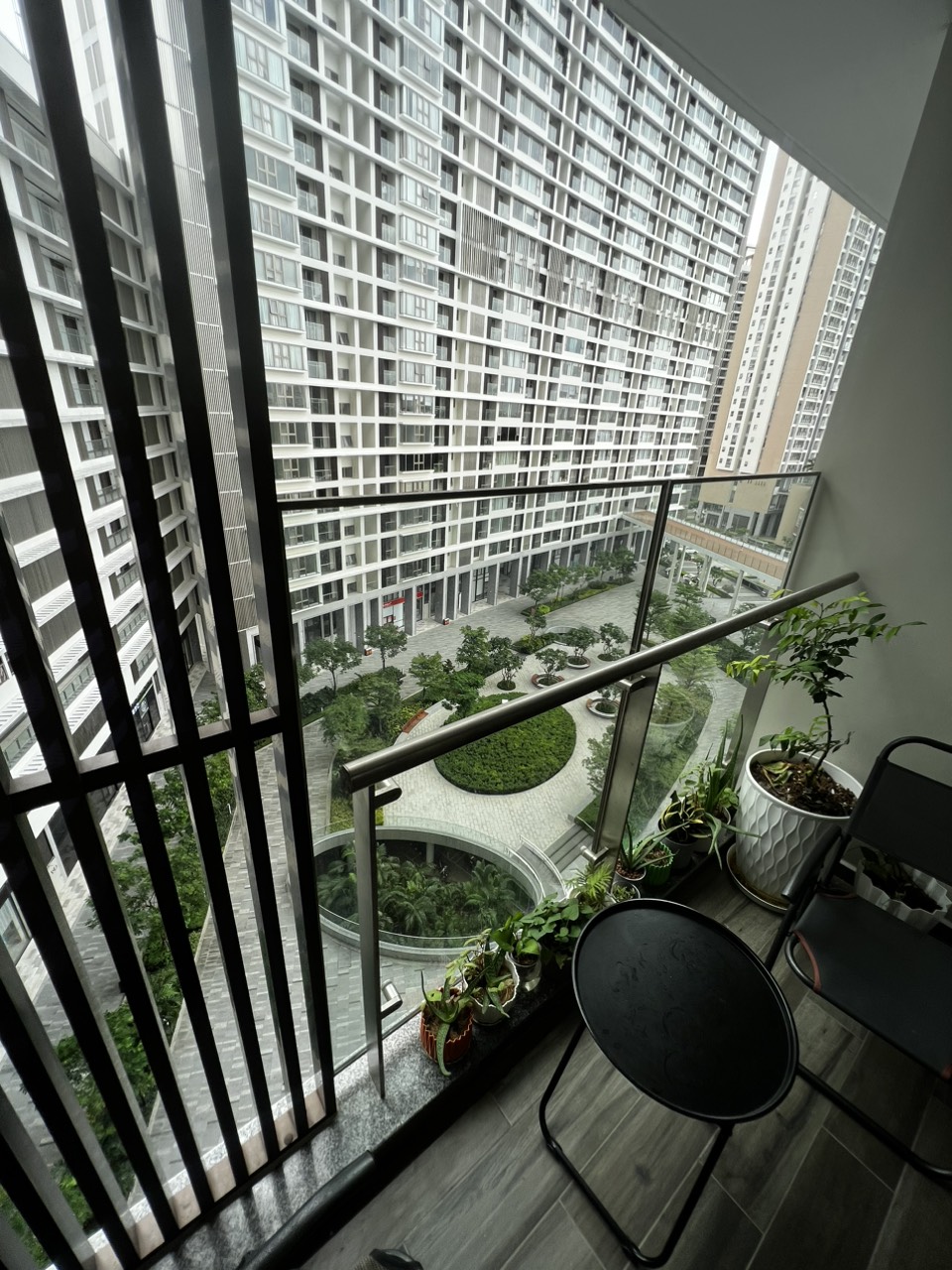 Cho thuê căn hộ cao cấp Midtown The Peak, Phú Mỹ Hưng. Diện tích: 80m, 2 phòng ngủ, nội thất cao cấp, nhà mới decor. Giá chỉ: 25 triệu/ tháng. Quý khách xem nhà liên hệ: hotline Ngọc Thư ( zalo, viber) - 4988
