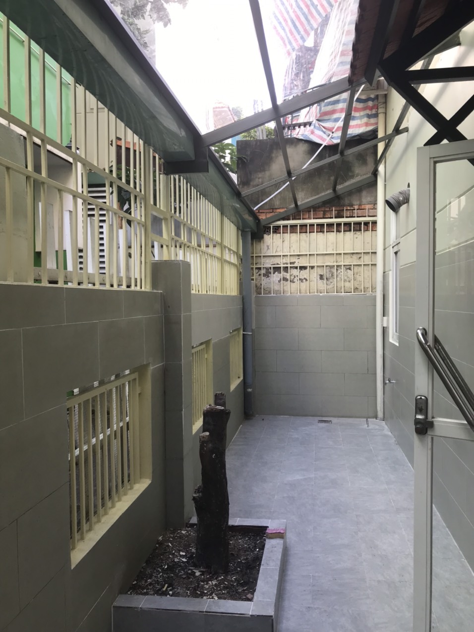 Cho thuê nhà phố vườn Nam Thiên- Phú Mỹ Hưng. Diện tích: 8x18m, trệt, 2 lầu, áp mái. Nội thất cơ bản, 4 phòng ngủ. Giá chỉ: 50 triệu/ tháng. Quý khách xem nhà liên hệ: hotline Ngọc Thư - 5011