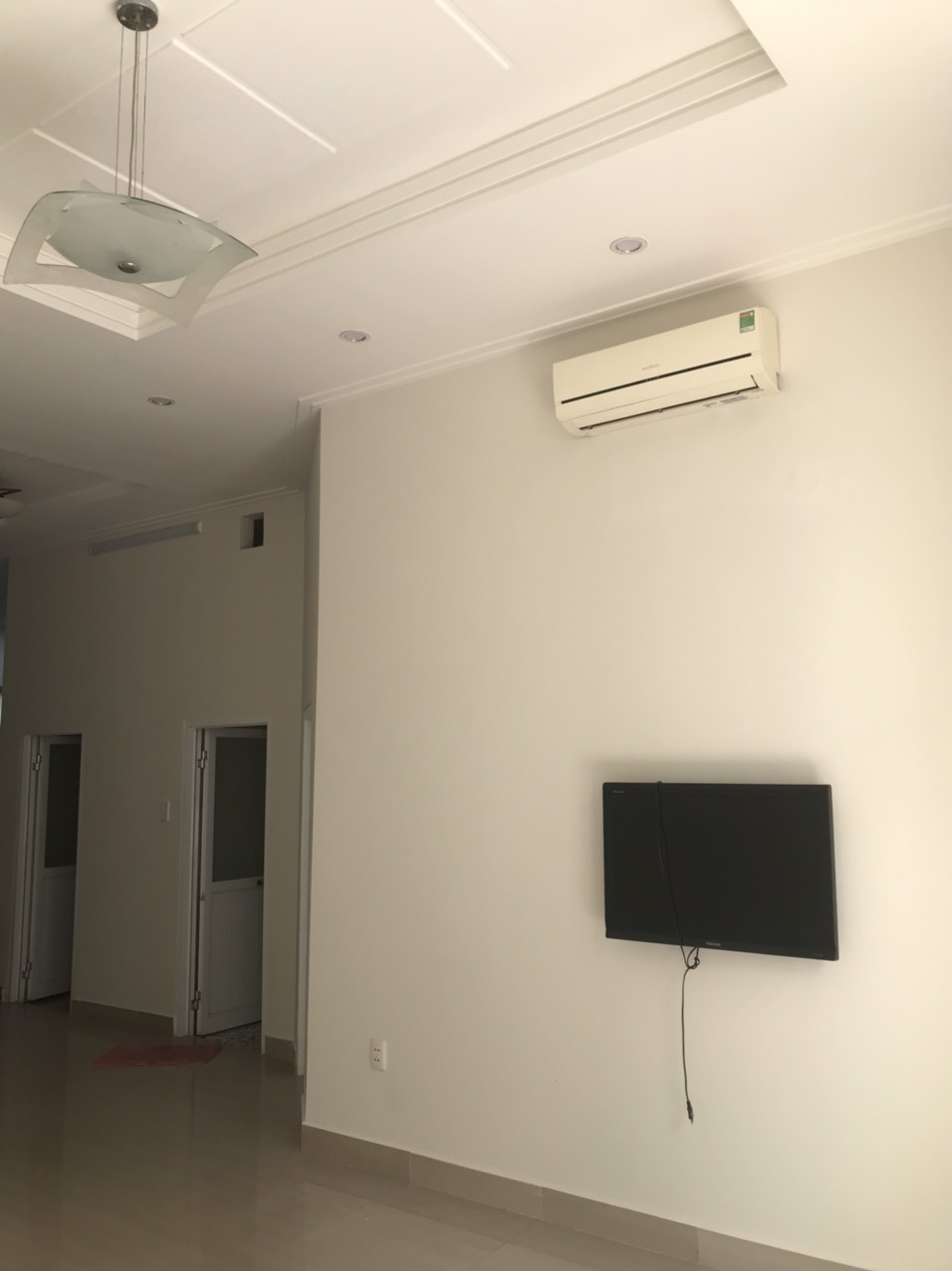 Cho thuê nhà phố vườn Nam Thiên- Phú Mỹ Hưng. Diện tích: 8x18m, trệt, 2 lầu, áp mái. Nội thất cơ bản, 4 phòng ngủ. Giá chỉ: 50 triệu/ tháng. Quý khách xem nhà liên hệ: hotline Ngọc Thư - 4999