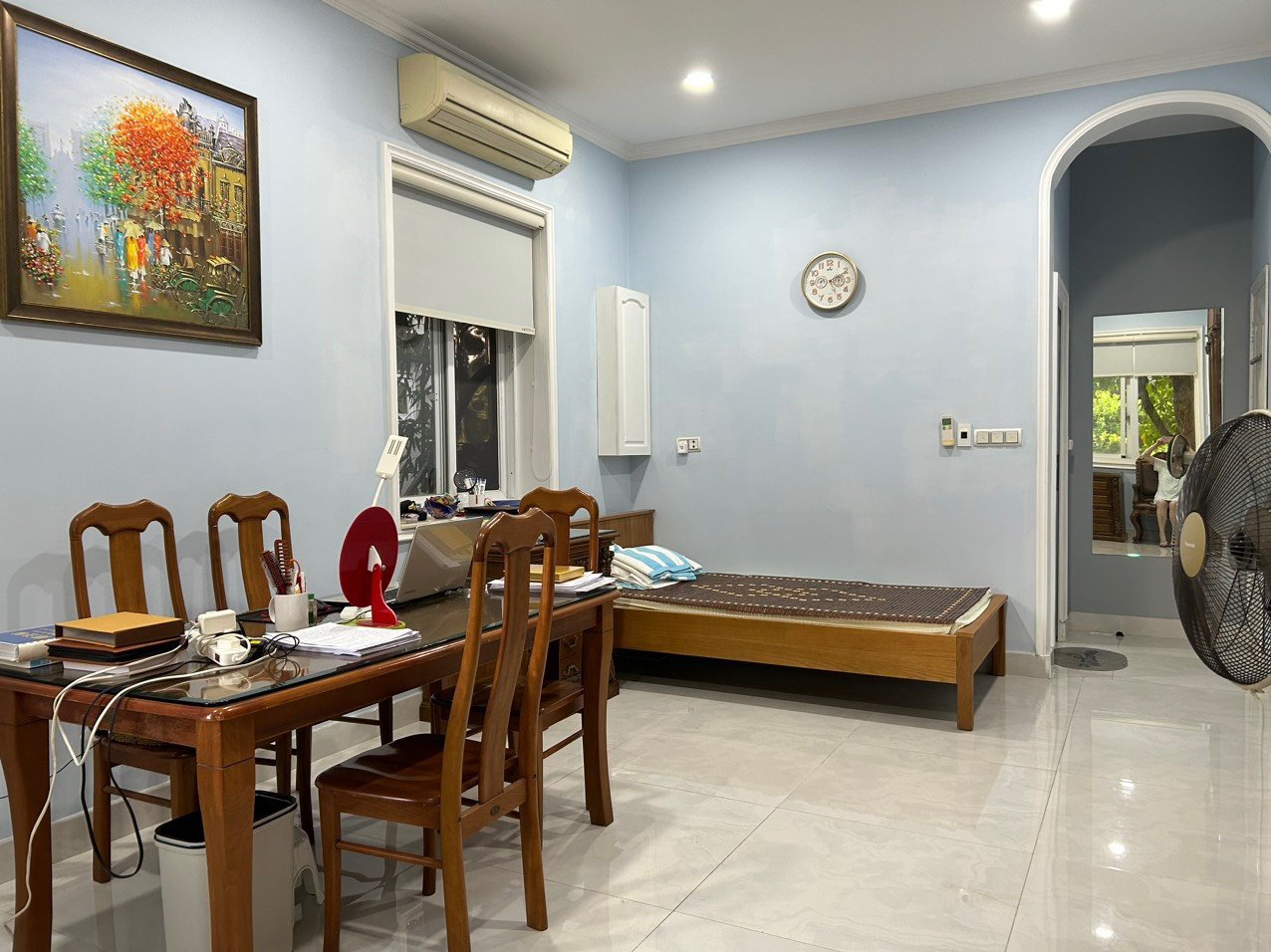 Cần cho thuê biệt thự cao cấp khu Compound Phú Gia- Phú Mỹ Hưng. Diện tích: 320m, Trệt, 1 lầu, thiết kế 4 phòng ngủ, 1 phòng làm việc, 1 phòng giai nhân. Nội thất cao cấp, nhà đẹp. Giá chỉ: 100tr/ tháng. Quý khách xem nhà liên hệ: hotline Ngọc Thư ( zalo, viber) - 5056