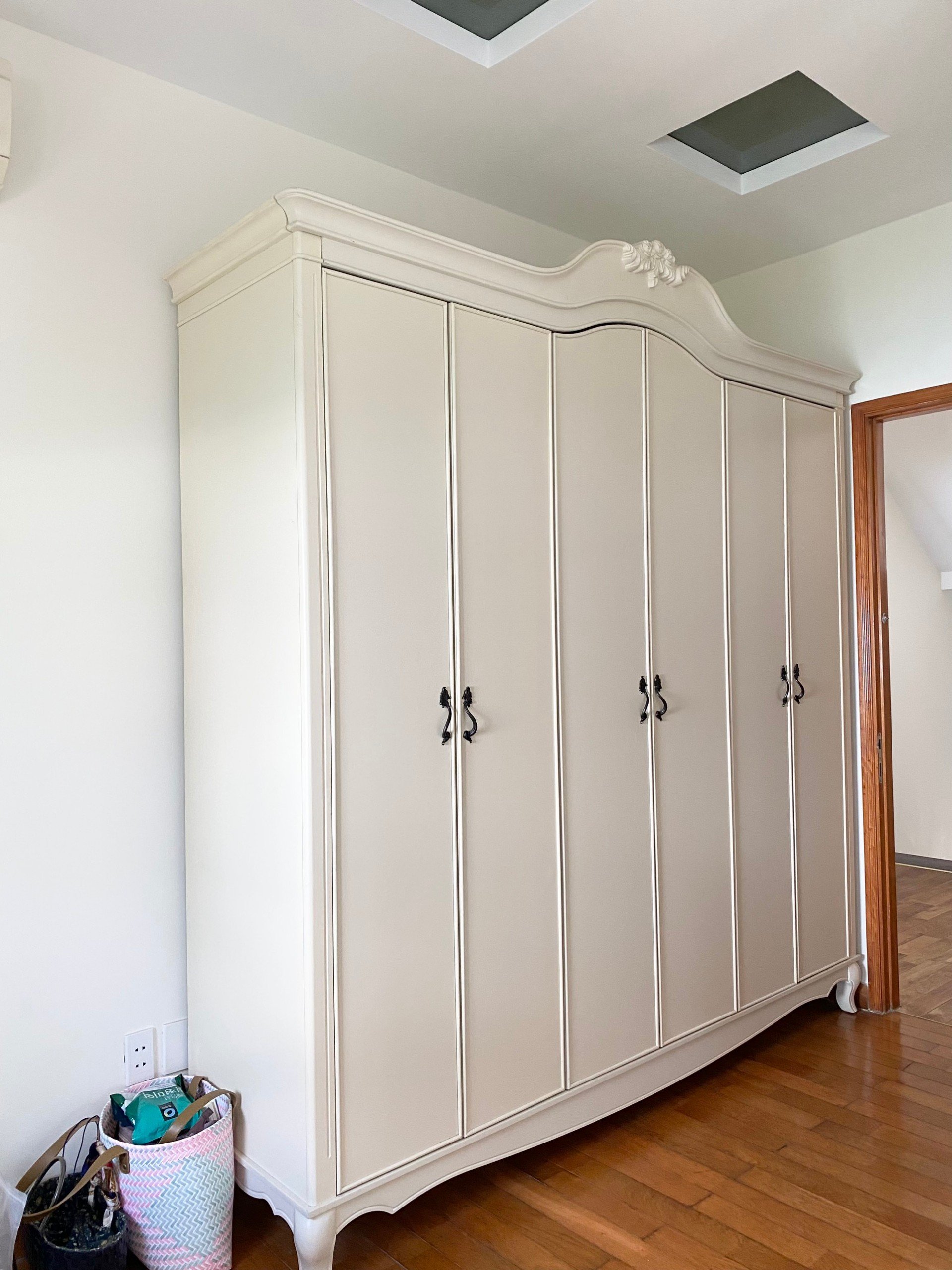 Cho thuê biệt thự cao cấp có hồ bơi khu Nam Long- Phú Mỹ Hưng. Diện tích: 380m, 1 Trệt, 2 lầu, 5 phòng ngủ, 5wc. Hồ bơi, sân vườn rộng. Giá chỉ : 120tr/ tháng. Quý khách xem nhà liên hệ: hotline Ngọc Thư ( zalo, viber) - 5067