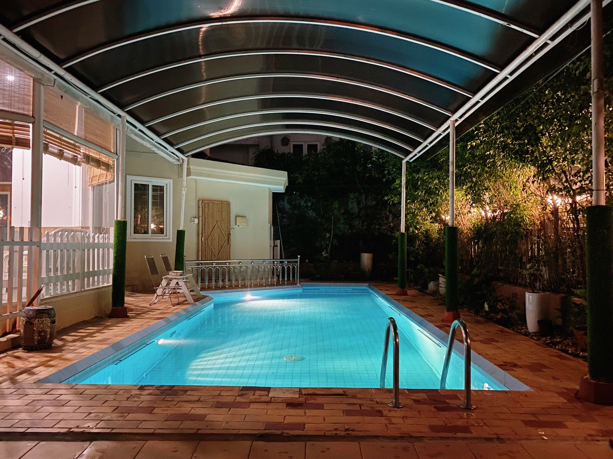 Cho thuê biệt thự cao cấp có hồ bơi khu Nam Long- Phú Mỹ Hưng. Diện tích: 380m, 1 Trệt, 2 lầu, 5 phòng ngủ, 5wc. Hồ bơi, sân vườn rộng. Giá chỉ : 120tr/ tháng. Quý khách xem nhà liên hệ: hotline Ngọc Thư ( zalo, viber)