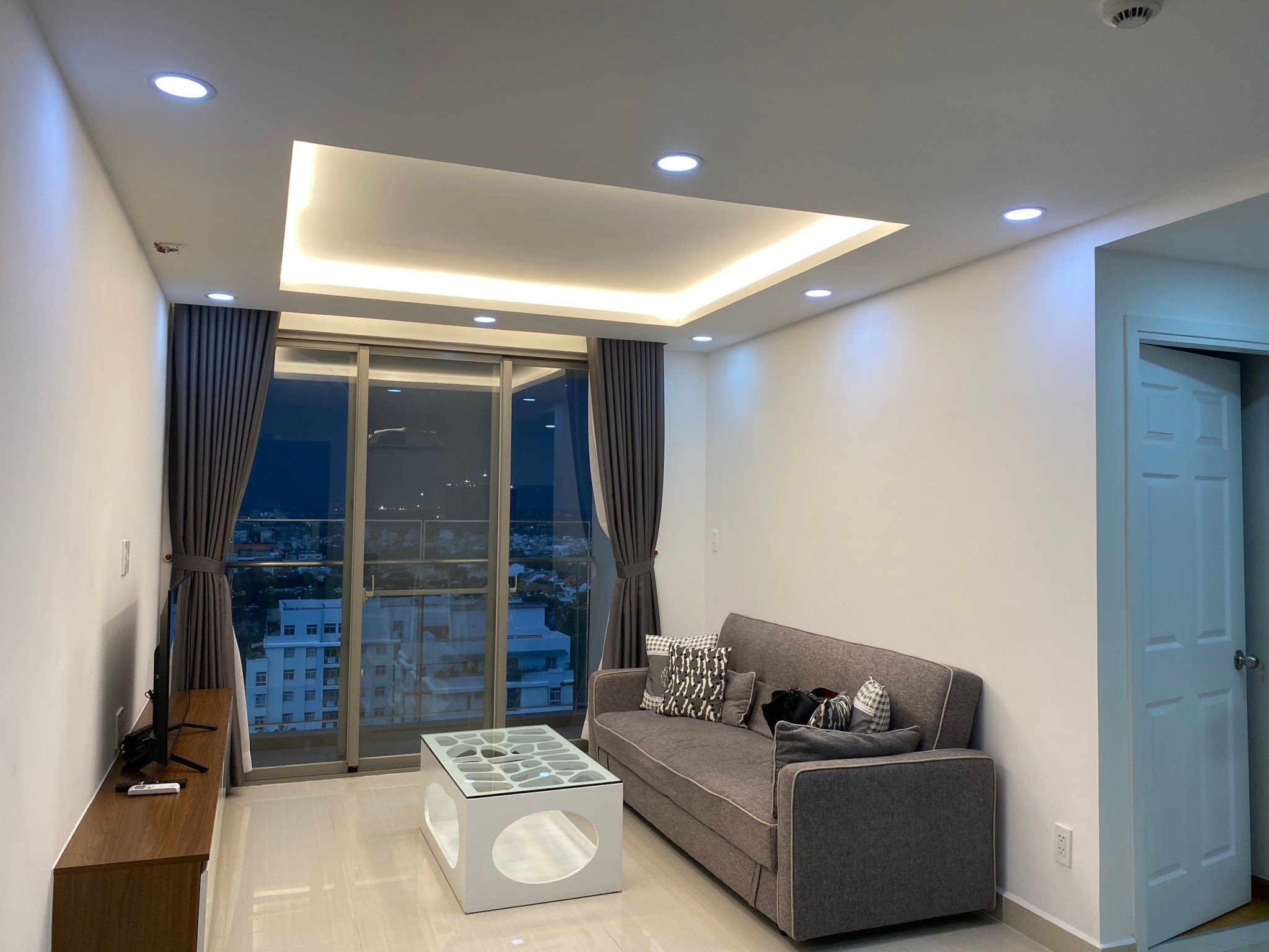 Cho thuê căn hộ Hưng Phúc Residence Phú Mỹ Hưng. Diện tích: 78 m, 2 phòng ngủ, nội thất đầy đủ, lầu cao. Giá chỉ: 17 triệu/ tháng. Quý khách xem nhà liên hệ: hotline Ngọc Thư ( zalo, viber)