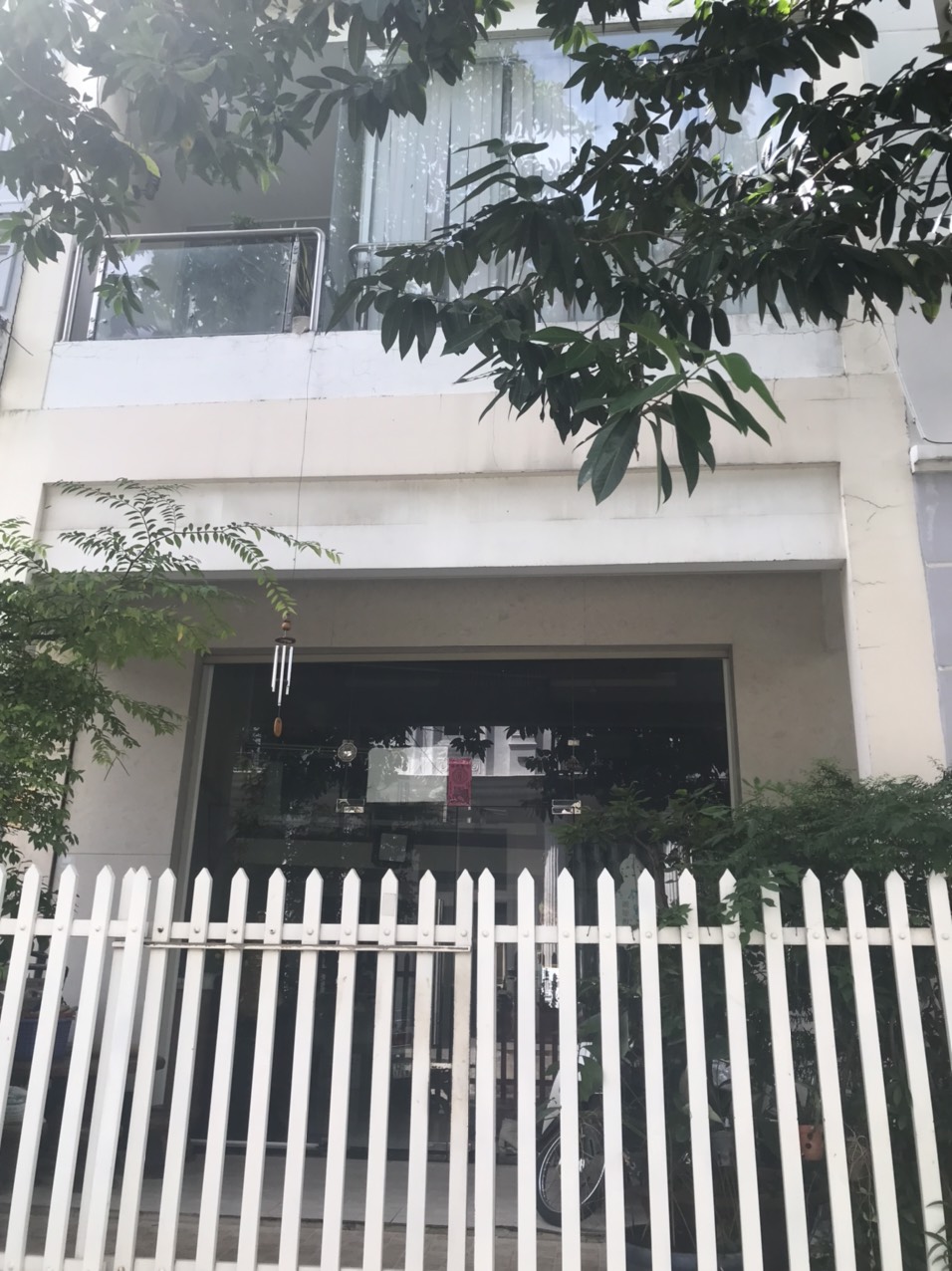 Cần bán gấp nhà phố Hưng Gia- Phú Mỹ Hưng. Diện tích: 6x18,5m xây dưng: trệt, lửng, 3 lầu, có mái che. Nội thất đầy đủ, giá chỉ: 24tỷ, sổ hồng, sang tên ngay. Quý khách xem nhà liên hệ: hotline Ngọc Thư