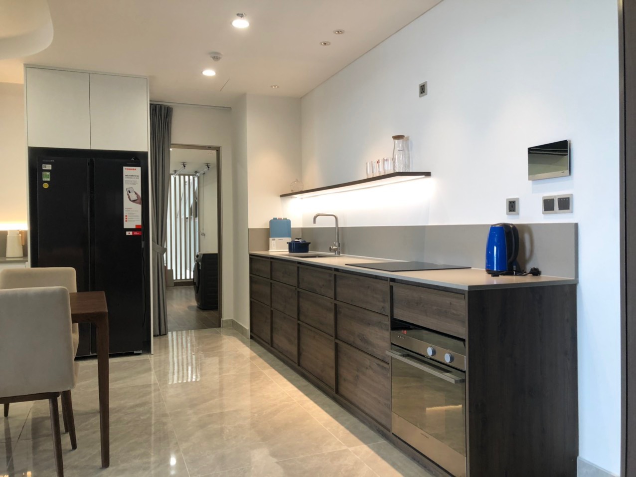 Cần cho thuê căn hộ cao cấp Midtown The Peak. Diện tích: 124m, 3 phòng ngủ, 2wc , nội thất đầy đủ, giá chỉ: 48 tr/ tháng có ô xe đậu miễn phí ở hầm . Anh chị có khách xem nhà liên hệ: hotline Ngọc Thư ( zalo, viber ) - 5227