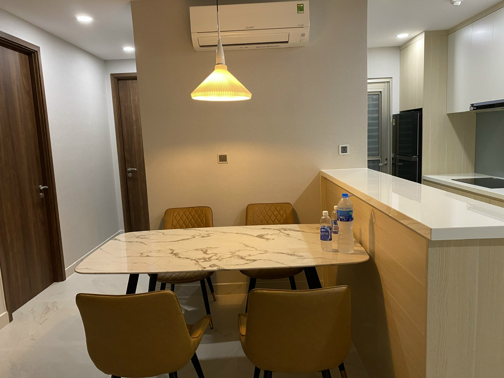 Cho thuê căn hộ cao cấp Midtown The Signature, Phú Mỹ Hưng. Diện tích: 80m, 2 phòng ngủ, nội thất cao cấp. Giá chỉ: 24 triệu/ tháng, nhà trống vào ở ngay . Quý khách xem nhà liên hệ: hotline Ngọc Thư ( zalo, viber) - 5236