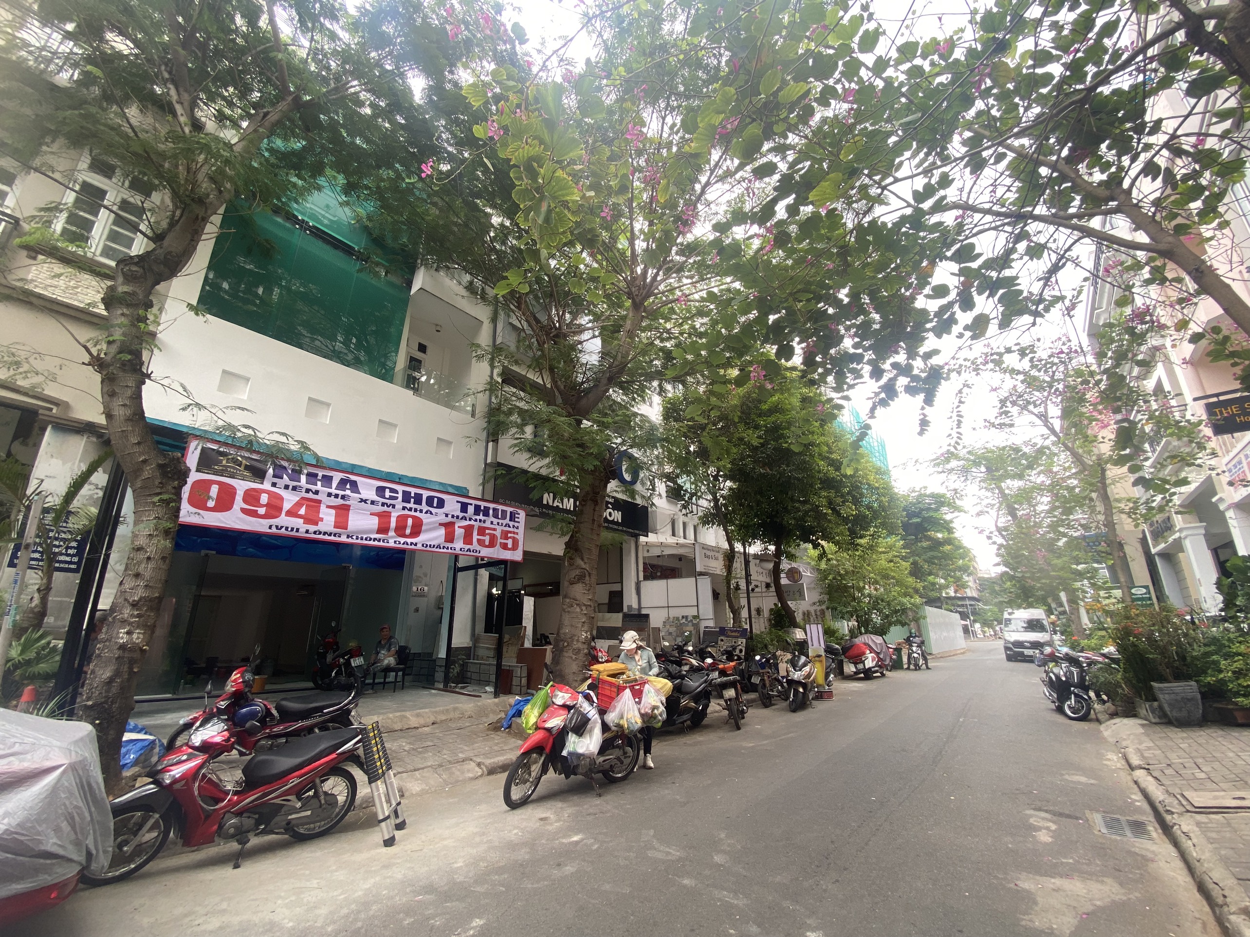 Nhà phố nội khu Hưng Phước 2 phù hợp làm văn phòng ở Phú Mỹ Hưng Quận 7. XD: Trệt + Lửng + 3 lầu, áp máy. DT 350m2 sàn sử dụng. Liên hệ: hotline Em Thành Luân - 5283