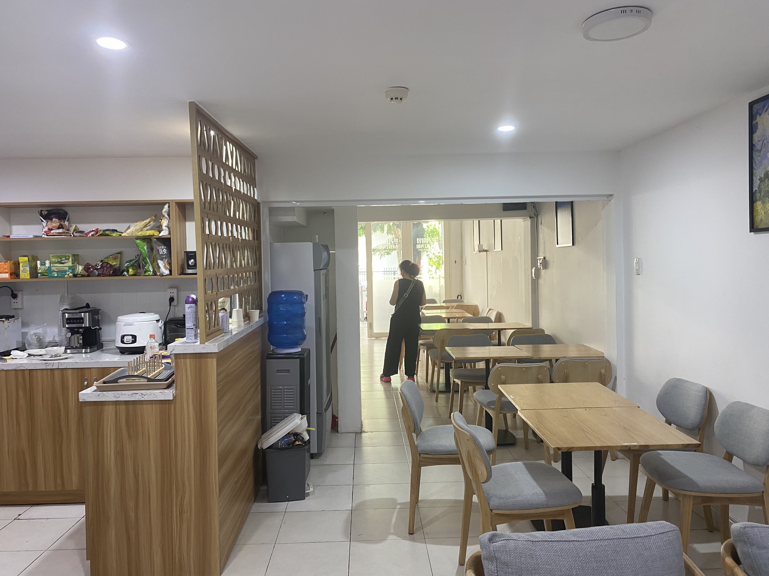 Cho thuê nguyên căn nhà phố đường lớn khu phố Hưng Gia 1 ở Phú Mỹ Hưng Quận 7. XD: Trệt + Lửng + 3 lầu, áp máy. Hướng bắc. Liên hệ: hotline Em Thành Luân - 5290