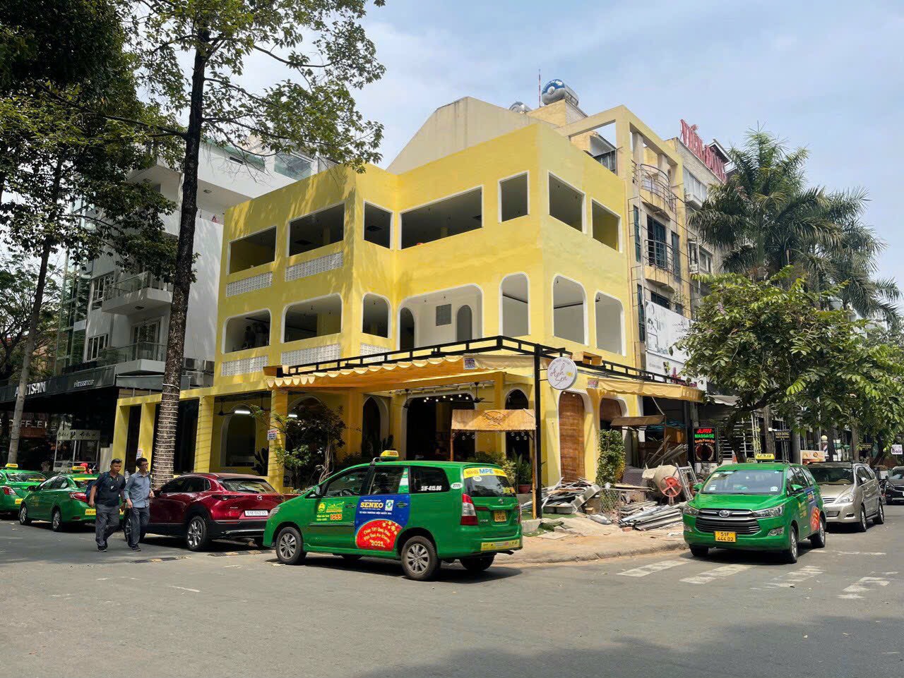 Cần cho thuê nhà phố góc đường Phạm Văn Nghị và đường số 6. Trục đường chính sầm uất, kinh doanh đa nghành nghề. Quý AC quan tâm xin liên hệ: hotline Em Thành Luân