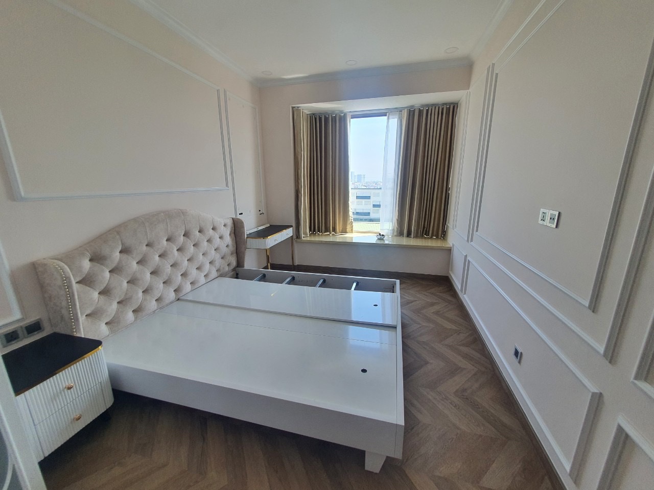 Cho thuê căn hộ cao cấp Midtown The Peak, Phú Mỹ Hưng. Diện tích: 80m, 2 phòng ngủ, nội thất cao cấp, nhà mới decor. Giá chỉ: 25 triệu/ tháng. Quý khách xem nhà liên hệ: hotline NGọc Thư ( zalo, viber) - 5351