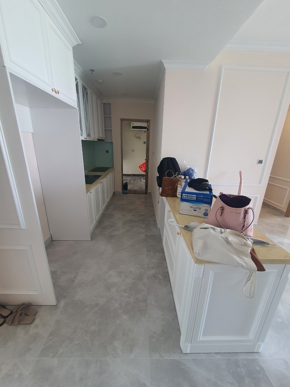 Cho thuê căn hộ cao cấp Midtown The Peak, Phú Mỹ Hưng. Diện tích: 80m, 2 phòng ngủ, nội thất cao cấp, nhà mới decor. Giá chỉ: 25 triệu/ tháng. Quý khách xem nhà liên hệ: hotline NGọc Thư ( zalo, viber) - 5353