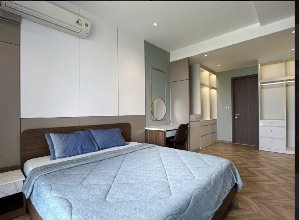 Cho thuê căn hộ cao cấp Midtown The Peak, Phú Mỹ Hưng. Diện tích: 131m, 3 phòng ngủ, nội thất cao cấp, nhà mới decor. Giá chỉ: 50 triệu/ tháng. Quý khách xem nhà liên hệ: hotline Ngọc Thư ( zalo, viber ) - 5359