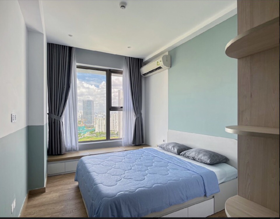 Cho thuê căn hộ cao cấp Midtown The Peak, Phú Mỹ Hưng. Diện tích: 131m, 3 phòng ngủ, nội thất cao cấp, nhà mới decor. Giá chỉ: 50 triệu/ tháng. Quý khách xem nhà liên hệ: hotline Ngọc Thư ( zalo, viber ) - 5358