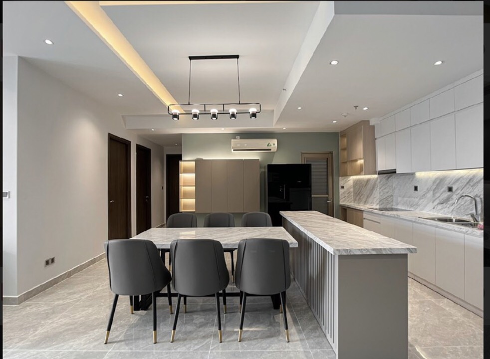 Cho thuê căn hộ cao cấp Midtown The Peak, Phú Mỹ Hưng. Diện tích: 131m, 3 phòng ngủ, nội thất cao cấp, nhà mới decor. Giá chỉ: 50 triệu/ tháng. Quý khách xem nhà liên hệ: hotline Ngọc Thư ( zalo, viber ) - 5357