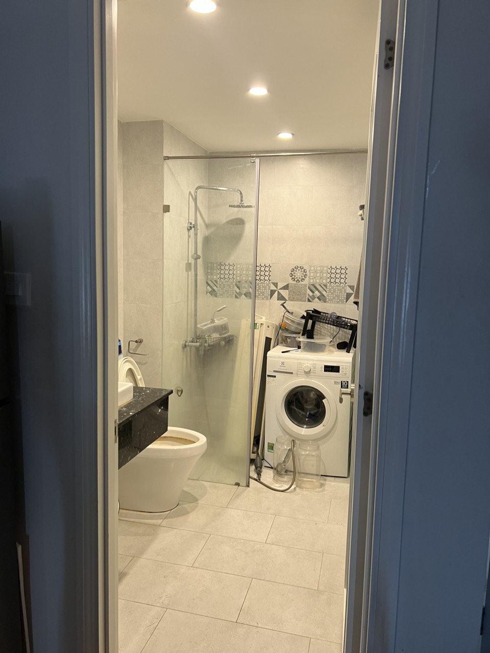 Cho thuê mặt bằng đường lớn Cao Triều Phát, khu Hưng Gia 3, Phú Mỹ Hưng, quận 7 gồm -Hầm + trệt+ lững +4 lầu,nội thất cơ bản. Giá 4.000$/ tháng. Vui lòng liên hệ: hotline /Zalo - 5427