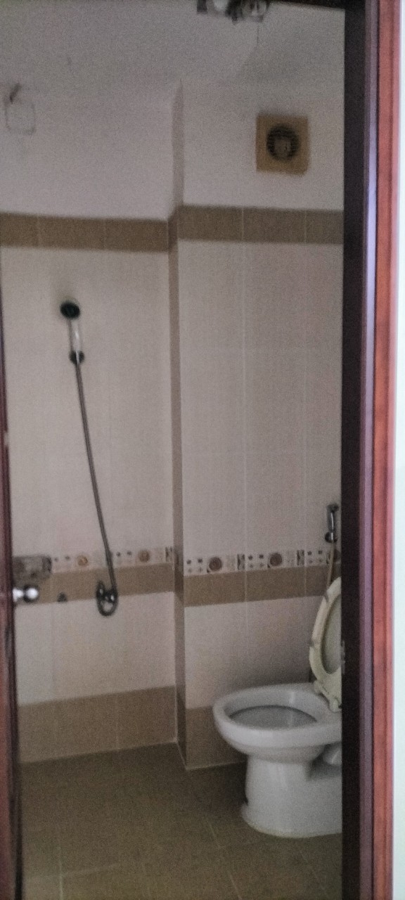 Cho thuê măt bằng kinh doanh nguyên căn nhà phố Hưng Gia 1, Phú Mỹ Hưng, DT:111m2( 6x185), 1 trệt,lững ,2 lầu, nội thất cơ bản. Giá 40tr/ tháng. Vui lòng liên hệ: hotline /Zalo - 5432