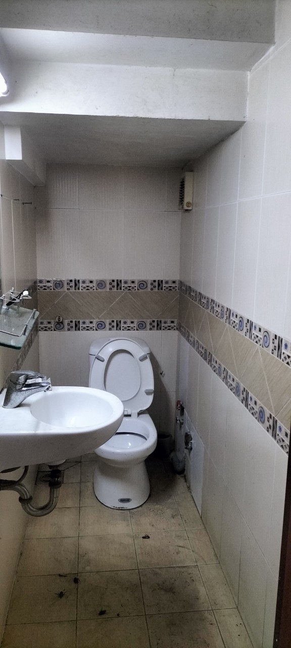 Cho thuê măt bằng kinh doanh nguyên căn nhà phố Hưng Gia 1, Phú Mỹ Hưng, DT:111m2( 6x185), 1 trệt,lững ,2 lầu, nội thất cơ bản. Giá 40tr/ tháng. Vui lòng liên hệ: hotline /Zalo - 5433
