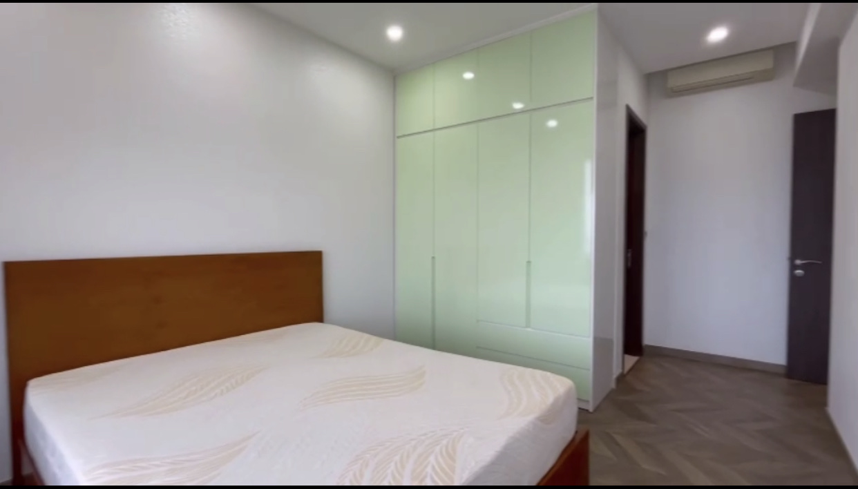 Cho thuê căn hộ cao cấp Midtown The Peak phú mỹ hưng quận 7. Diện tích: 80, 2 phòng ngủ, 2wc. Nhà đẹp, nội thất đầy đủ, giá chỉ có 26 triệu/ tháng. Xem nhà liên hệ: hotline Ngọc Thư ( zalo, viber ) - 5489