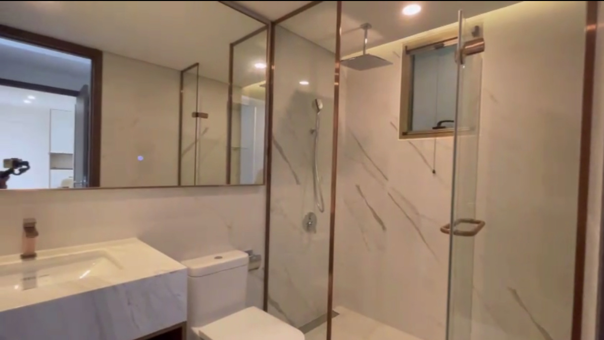 Cho thuê căn hộ cao cấp Midtown The Peak phú mỹ hưng quận 7. Diện tích: 80, 2 phòng ngủ, 2wc. Nhà đẹp, nội thất đầy đủ, giá chỉ có 26 triệu/ tháng. Xem nhà liên hệ: hotline Ngọc Thư ( zalo, viber ) - 5490