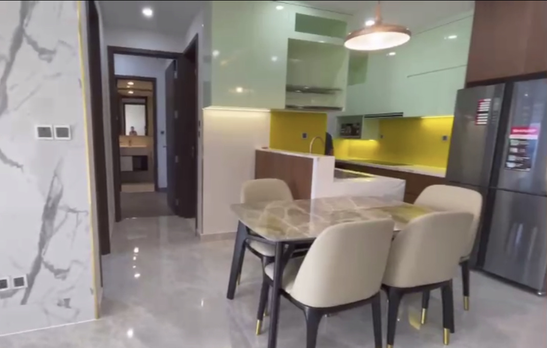 Cho thuê căn hộ cao cấp Midtown The Peak phú mỹ hưng quận 7. Diện tích: 80, 2 phòng ngủ, 2wc. Nhà đẹp, nội thất đầy đủ, giá chỉ có 26 triệu/ tháng. Xem nhà liên hệ: hotline Ngọc Thư ( zalo, viber )