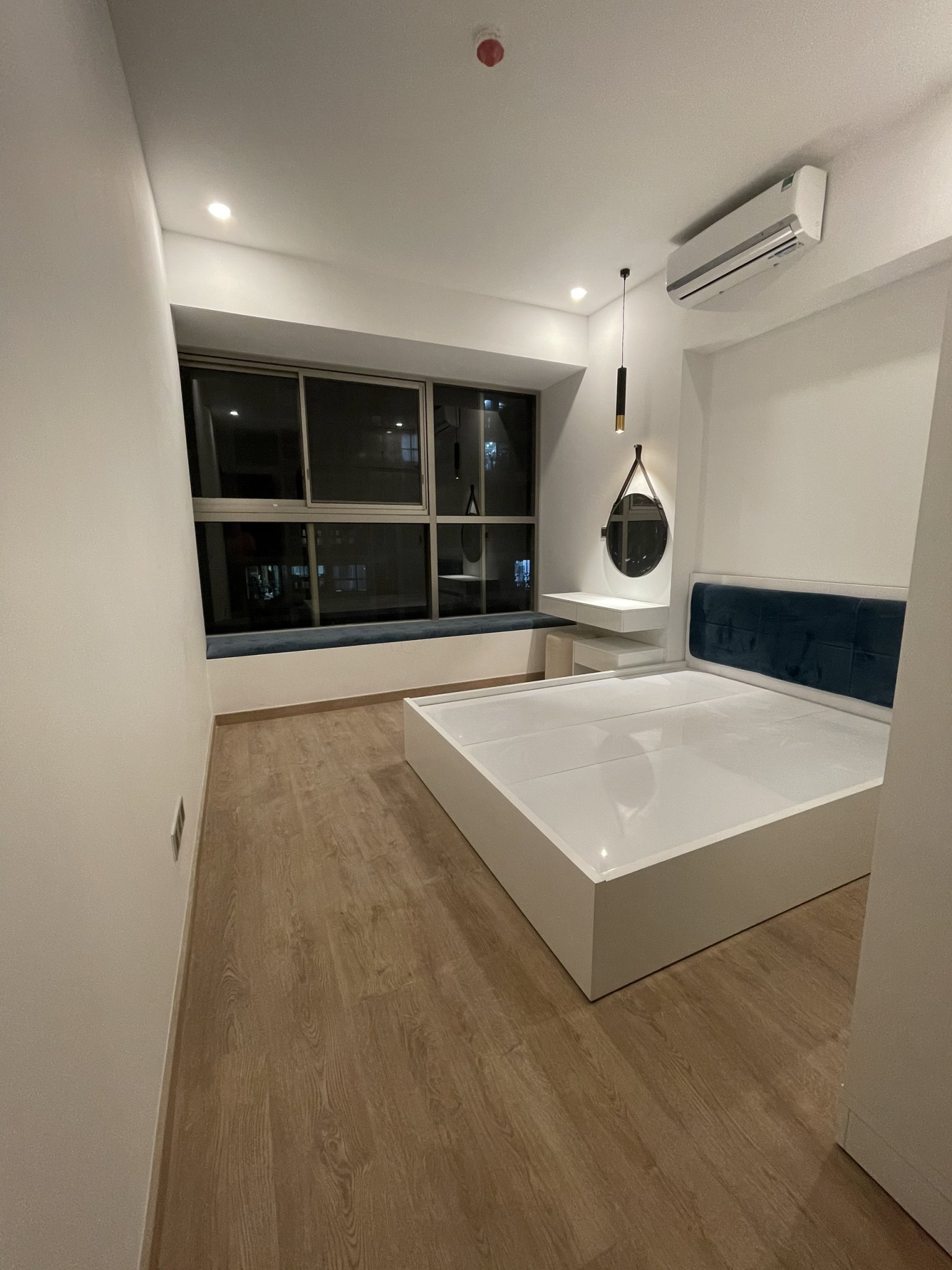 Cho thuê căn hộ cao cấp Midtown phú mỹ hưng quận 7. DT: 80M, 2 phòng ngủ, 2wc.  Nhà đẹp, nội thất đầy đủ, giá chỉ có 23 triệu/ tháng. Xem nhà liên hệ: hotline Ngọc Thư ( zalo, viber) - 5534
