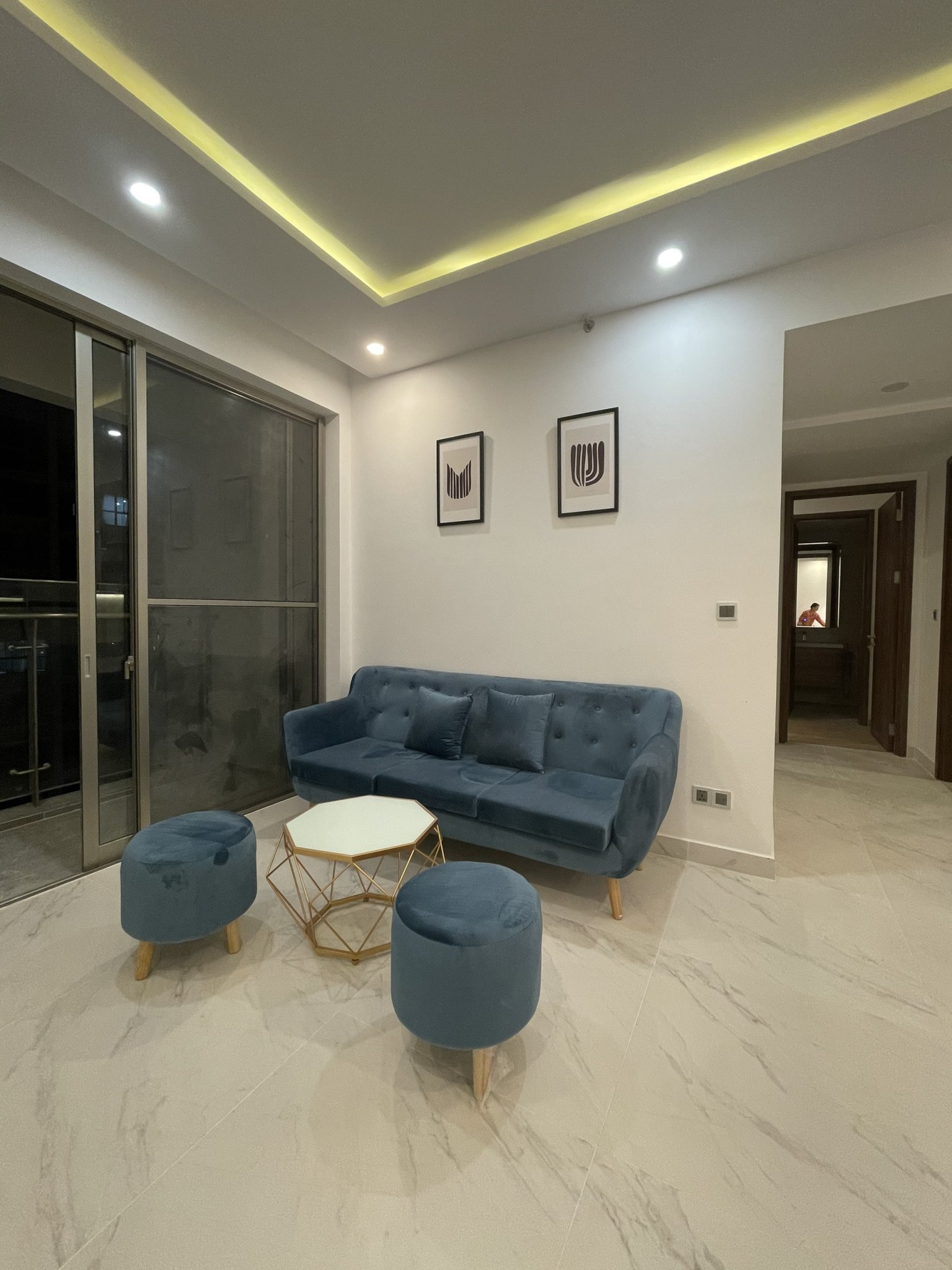 Cho thuê căn hộ cao cấp Midtown phú mỹ hưng quận 7. DT: 80M, 2 phòng ngủ, 2wc.  Nhà đẹp, nội thất đầy đủ, giá chỉ có 23 triệu/ tháng. Xem nhà liên hệ: hotline Ngọc Thư ( zalo, viber)