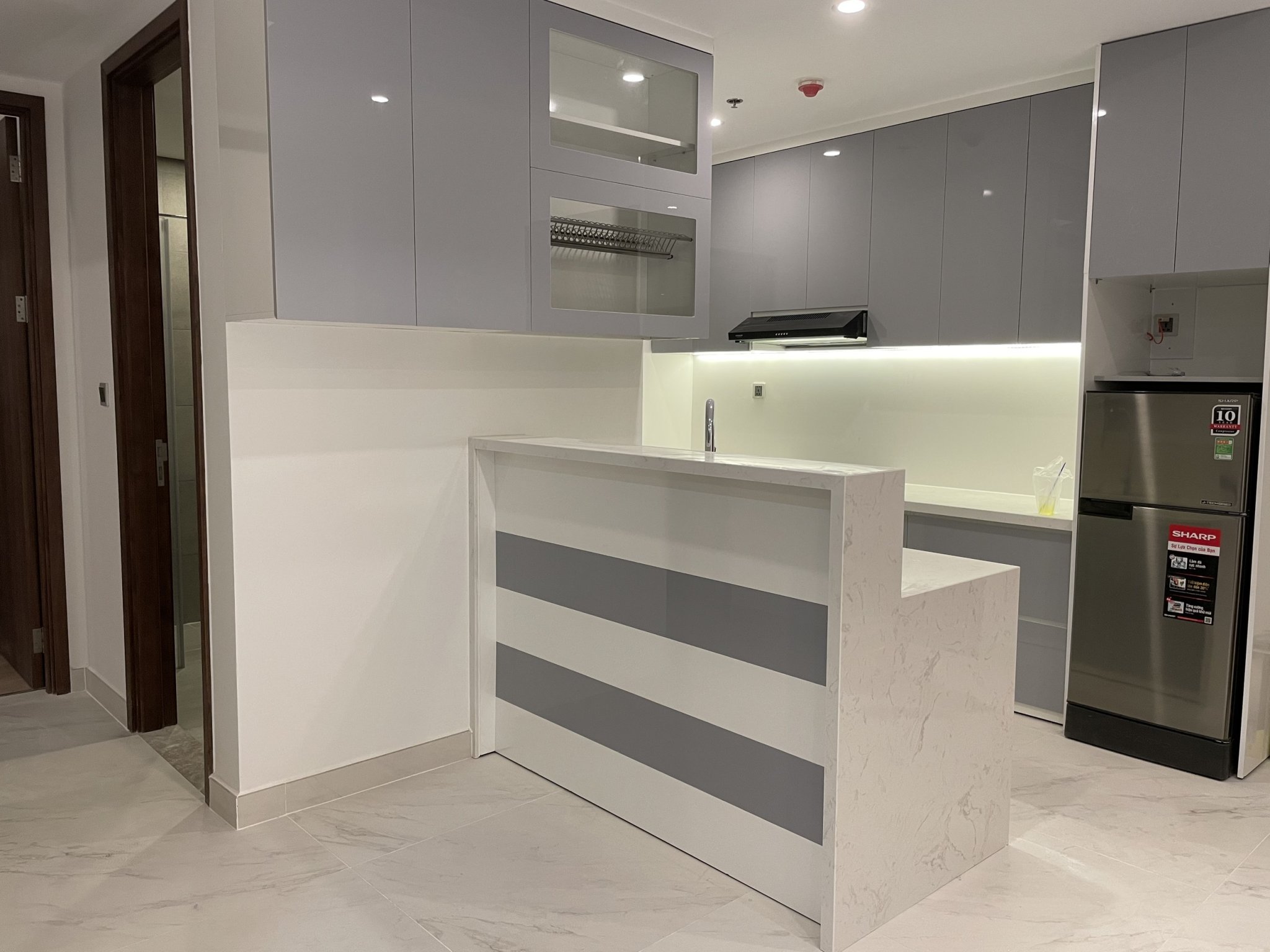 Cho thuê căn hộ cao cấp Midtown phú mỹ hưng quận 7. DT: 80M, 2 phòng ngủ, 2wc.  Nhà đẹp, nội thất đầy đủ, giá chỉ có 23 triệu/ tháng. Xem nhà liên hệ: hotline Ngọc Thư ( zalo, viber) - 5532