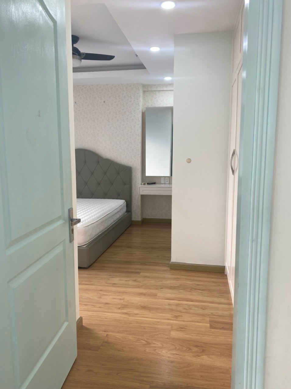 Cho thuê gấp Scenic Valley 1,  Phú Mỹ Hưng, Q7, 110m2, giá rẻ nhất chỉ có :25trieu/thang (TL). LH: hotline Thanh Thẩm - 5576