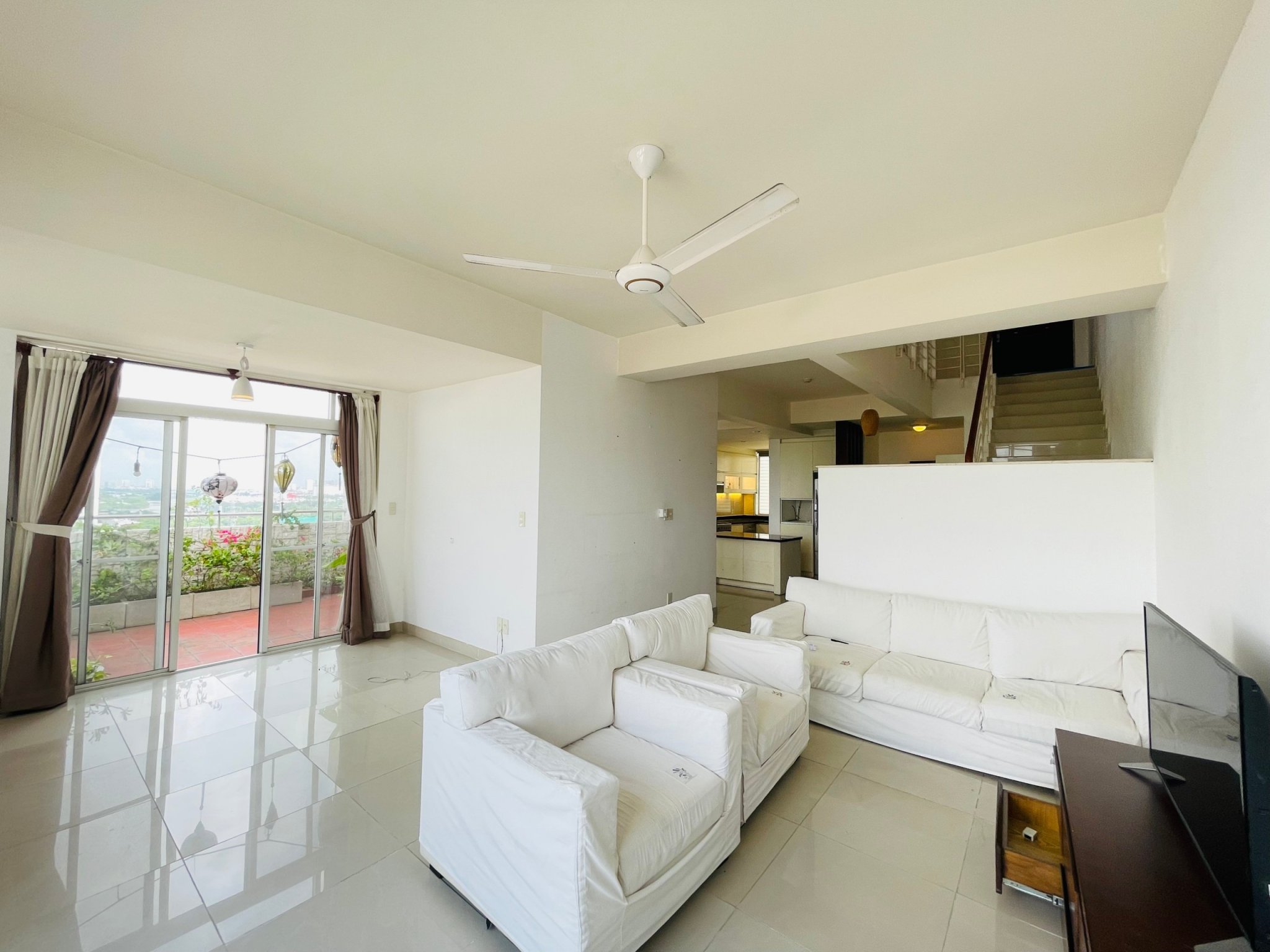 Bán gấp căn hộ cao cấp Penhouse Mỹ phúc phú mỹ hưng, quận 7. Diện tích: 298m, 4 phòng ngủ, nội thất cơ bản, giá chỉ 10,8 tỷ. Anh chị xem nhà liên hệ: hotline Ngọc Thư - 5607