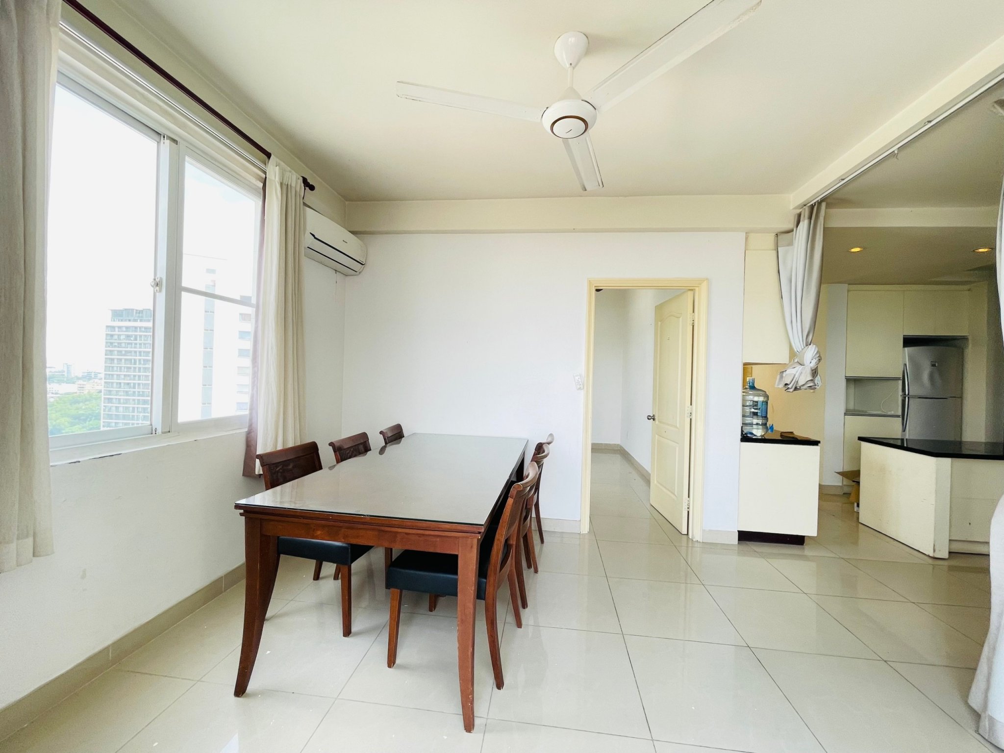 Bán gấp căn hộ cao cấp Penhouse Mỹ phúc phú mỹ hưng, quận 7. Diện tích: 298m, 4 phòng ngủ, nội thất cơ bản, giá chỉ 10,8 tỷ. Anh chị xem nhà liên hệ: hotline Ngọc Thư - 5609