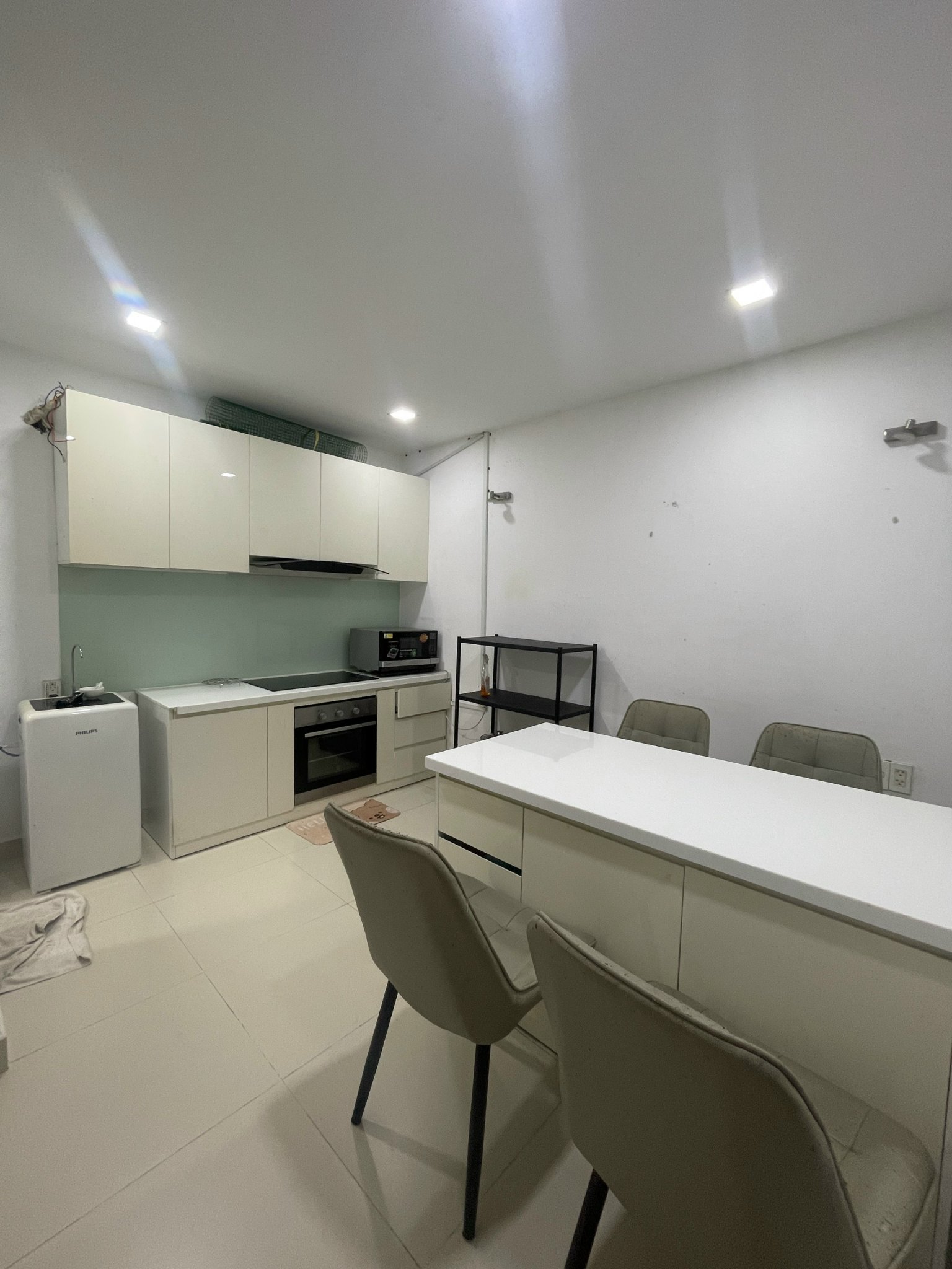 Bán căn hộ Penhouse Sky Garden III phú mỹ hưng, quận 7. Diện tích: 330m, 6 phòng ngủ, 2 ban công, sân thượng, mái làm sân trông rau. Gía chỉ 12 tỷ ( thương lượng). Qúy khách xem nhà liên hệ: hotline Ngọc Thư - 5615
