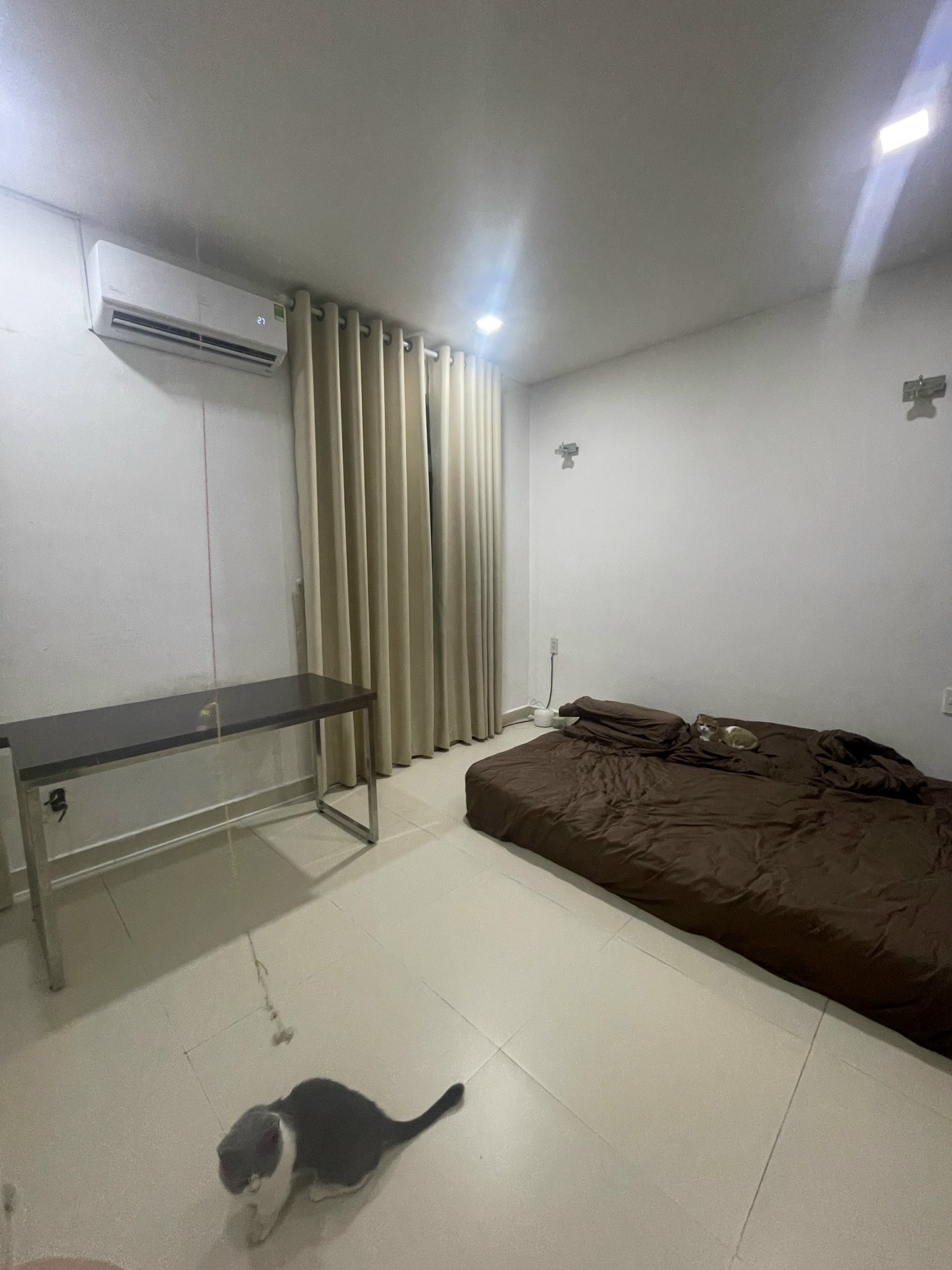 Bán căn hộ Penhouse Sky Garden III phú mỹ hưng, quận 7. Diện tích: 330m, 6 phòng ngủ, 2 ban công, sân thượng, mái làm sân trông rau. Gía chỉ 12 tỷ ( thương lượng). Qúy khách xem nhà liên hệ: hotline Ngọc Thư - 5619